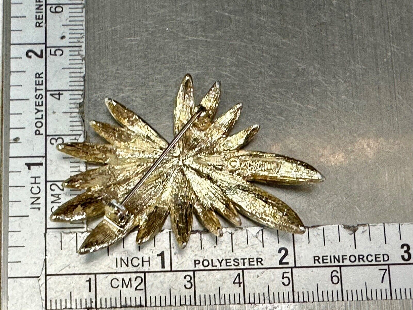 vintage Brushed gold tone starburst floral theme Sarah Coventry brooch pin