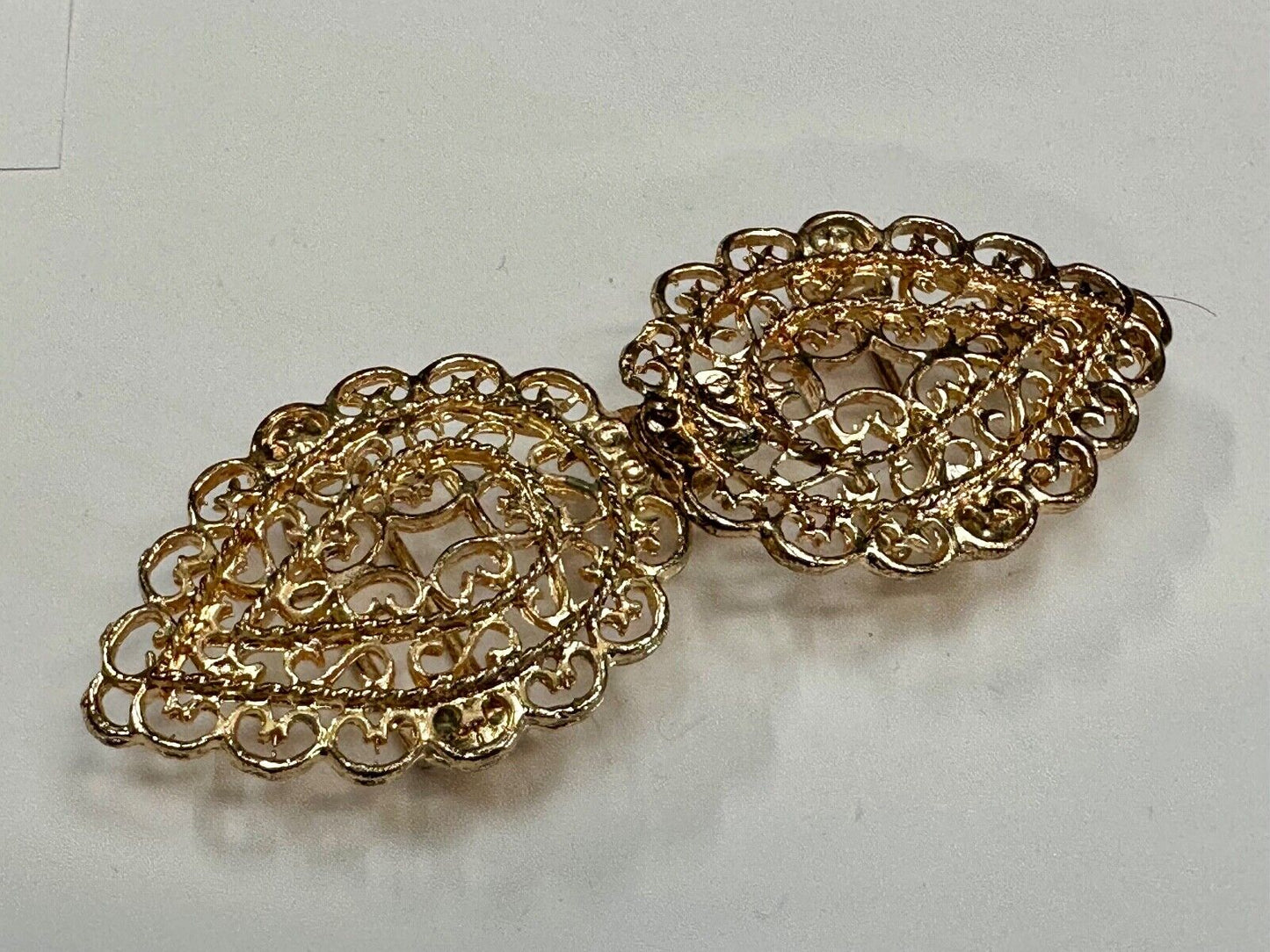 2 Pc interlocking Ribbon Filigree Open Cut-Out Gold Tone Small Belt Buckle