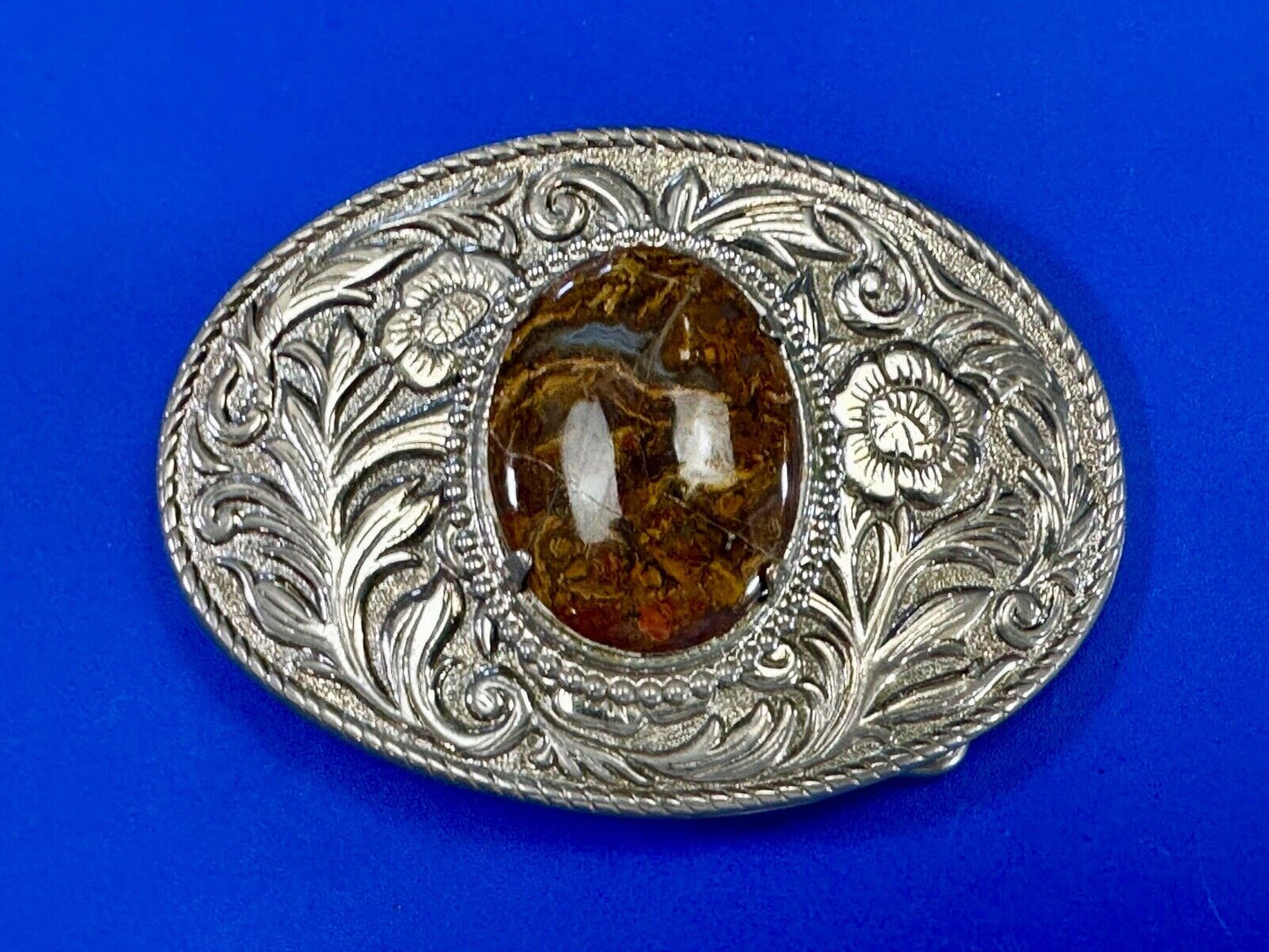 Beautiful cabochon cab stone centerpiece on western silver tone belt buckle