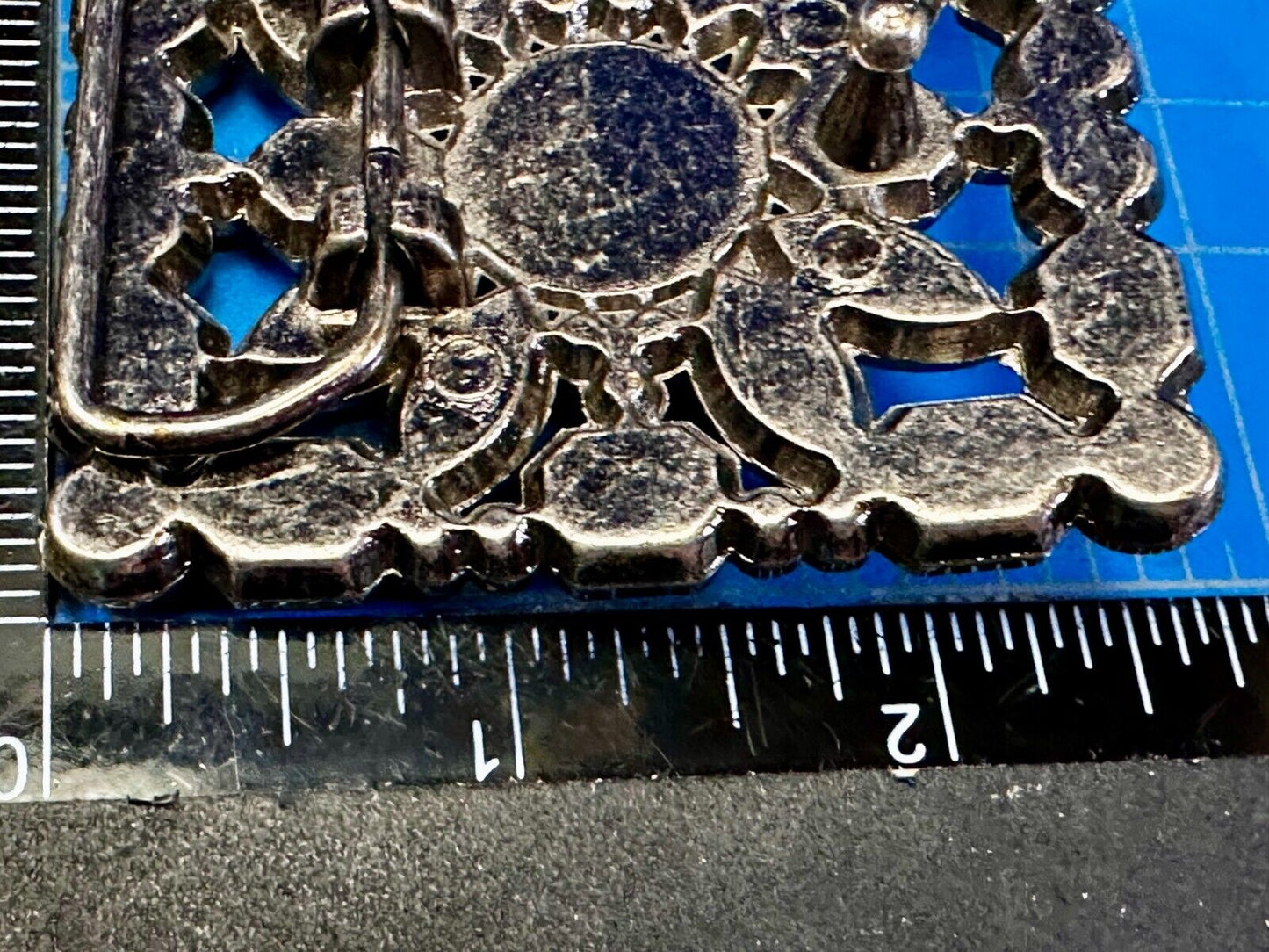 Beautiful Faux Flower Turquoise Stone Covered Hippie Vibe Western Belt Buckle