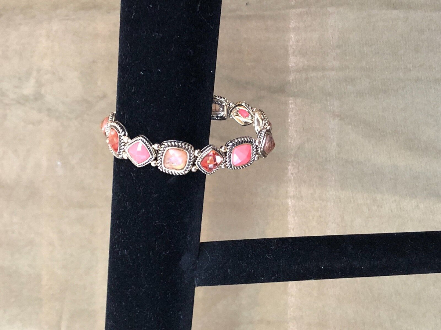 Vintage Antique, - NAPIER RED's ACRYLIC STONES STRETCH BANGLE BRACELET