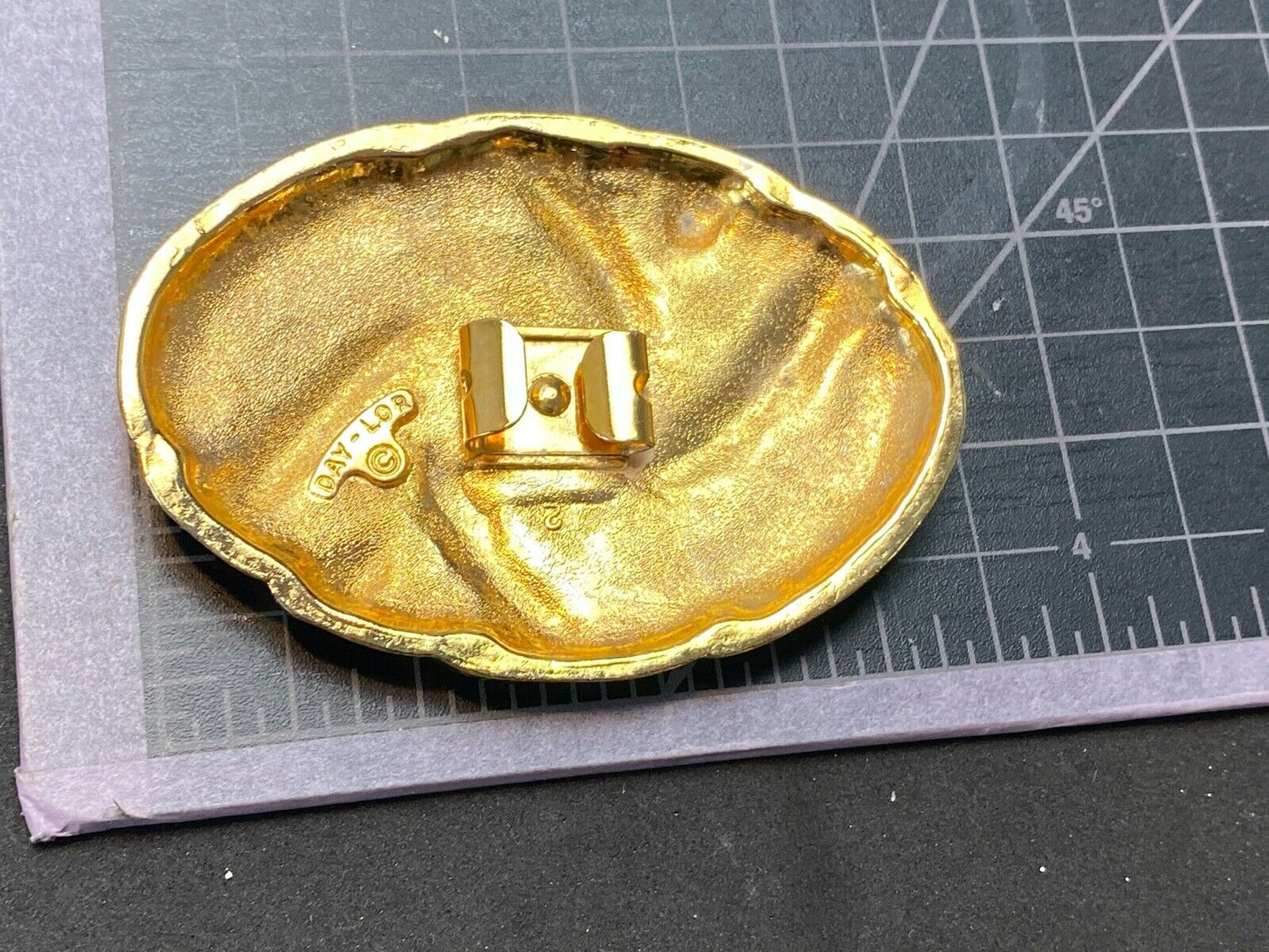 Vintage 80'S Red gold tone Scarf Belt enamel Clip signed Day-Lor