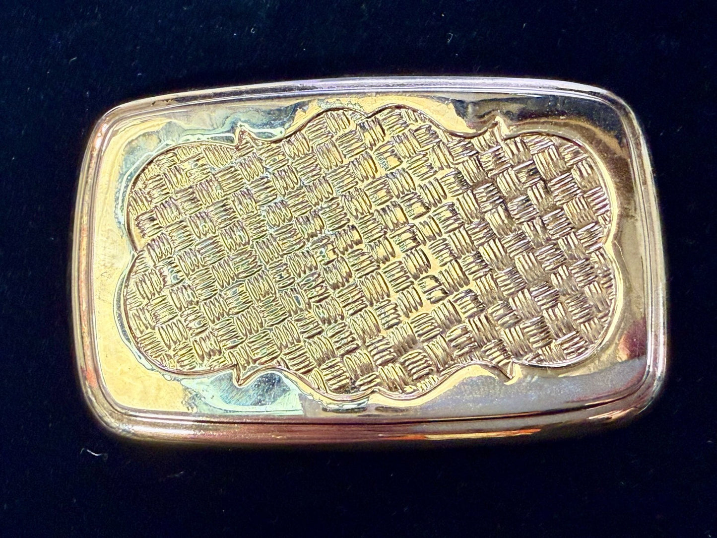 Basket Weave Mesh Pattern on Gold Color Western Style Belt Buckle