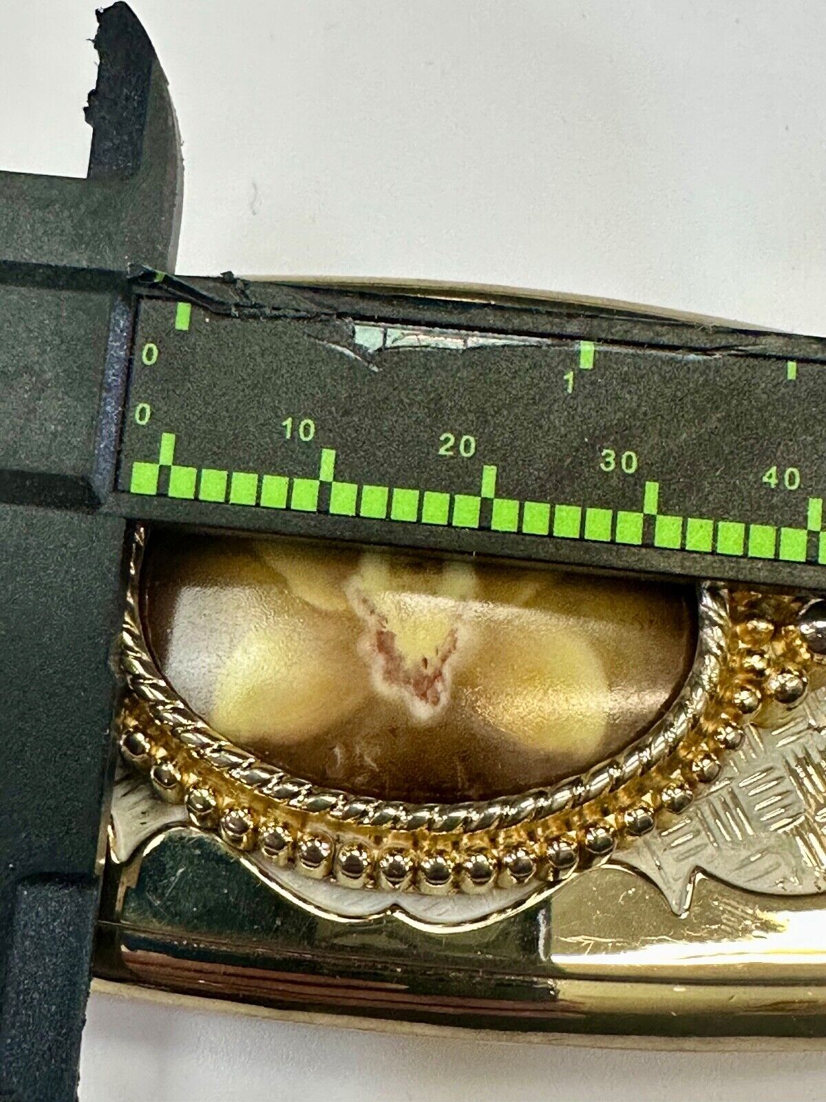 Vintage cabochon cab style flower centerpiece beautiful gold tone belt buckle