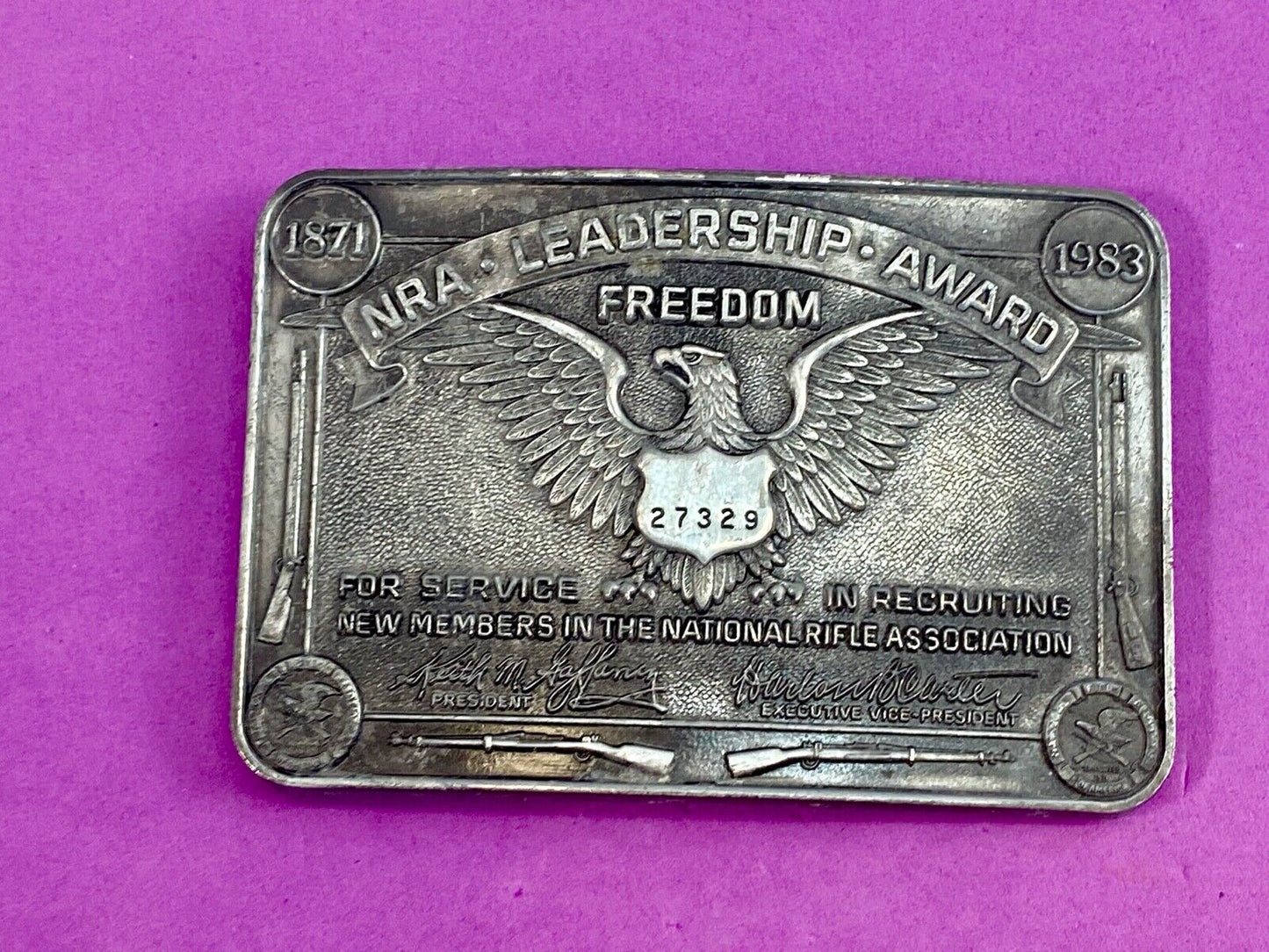 VINTAGE AMERICAN BELT BUCKLE NRA LEADERSHIP AWARD FREEDOM USA RIFLE GUNS