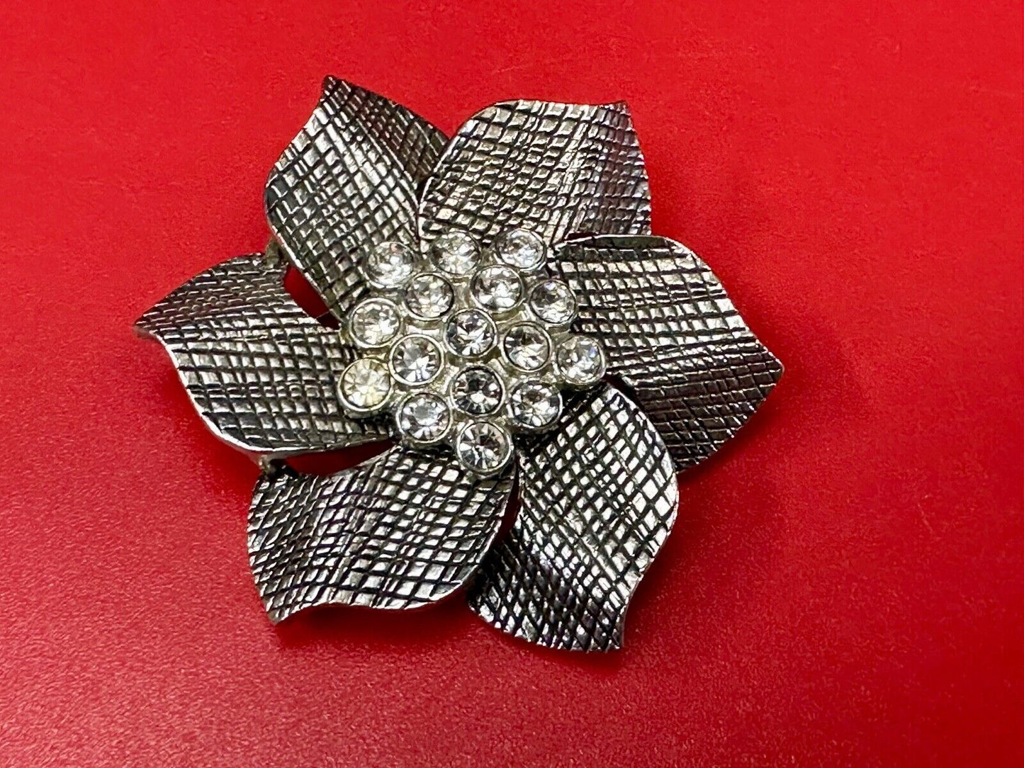 Adorable Figural BOW Premere Designs PD signed vintage brooch pin