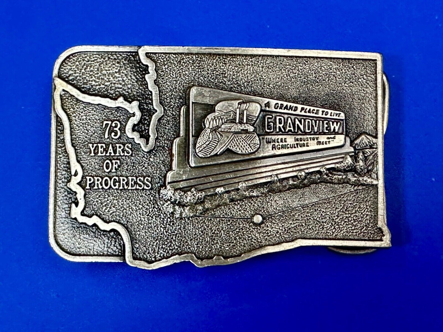 Vintage 1981 Grandview Oregon - A grand place to live - Lions Club belt buckle