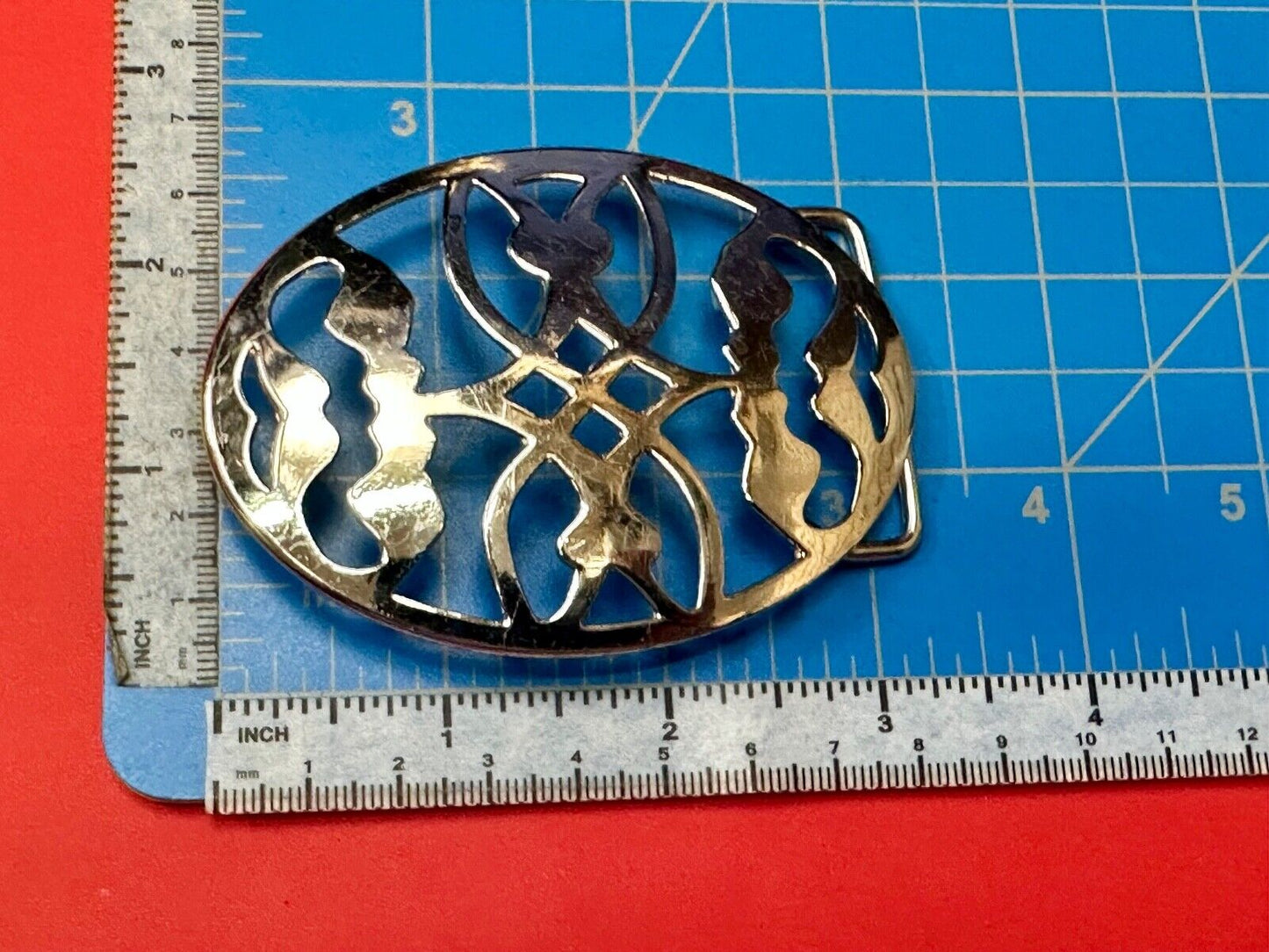 Unique cutout skeleton pattern silver tone oval belt buckle