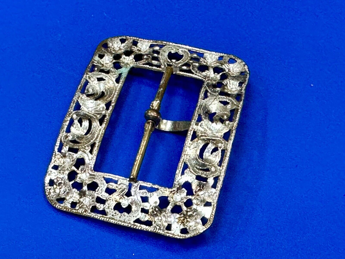 Beautiful antique silver color see through flower swirl belt buckle