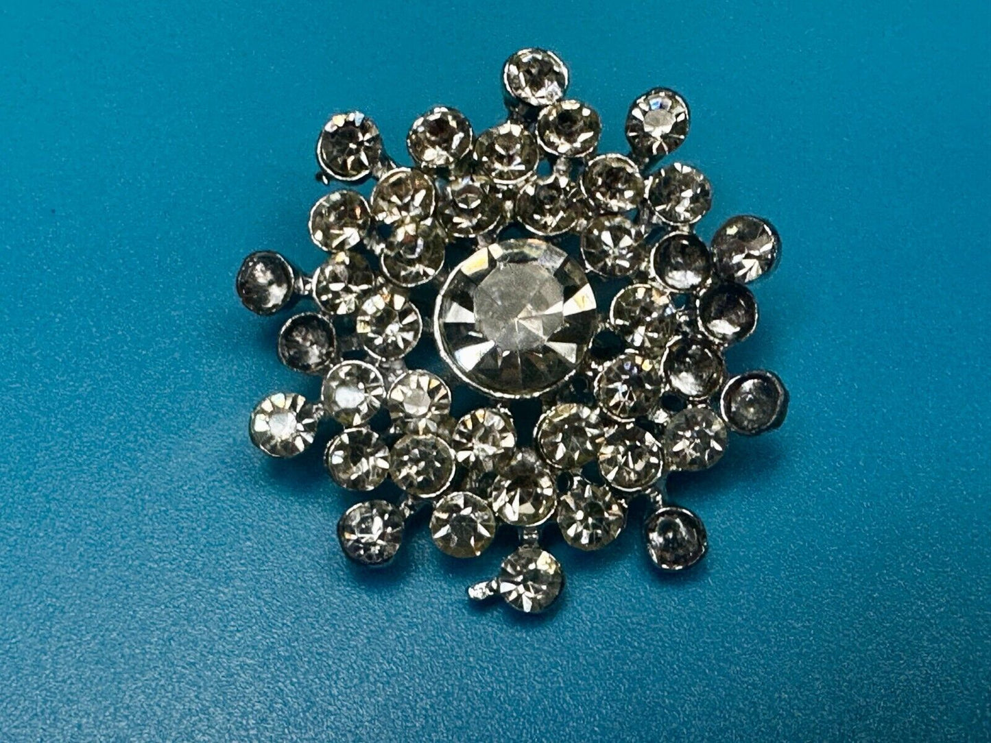 Beautiful Round Flower Shaped Rhinestone Cluster Silver Tone Brooch Pin