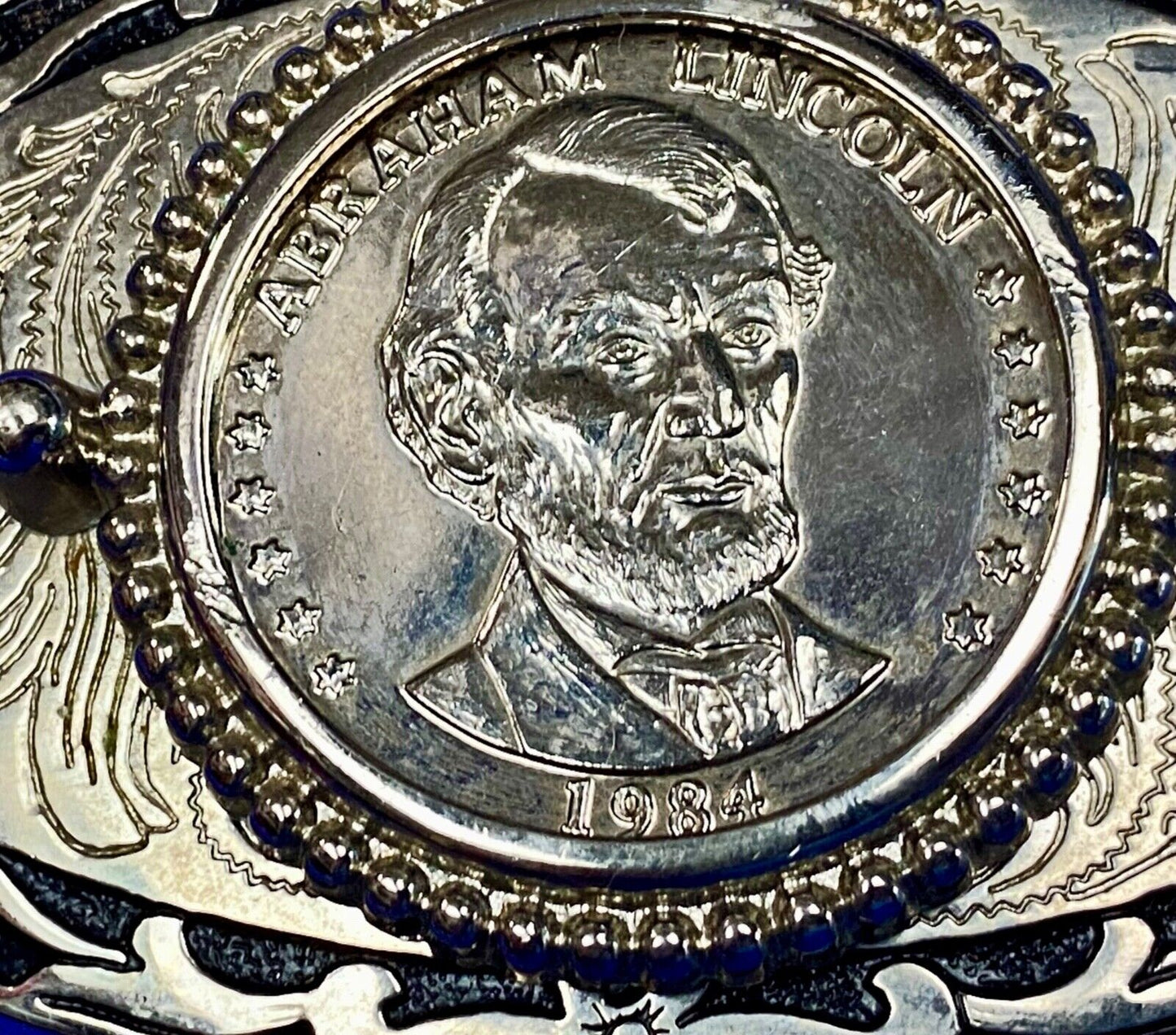 Vintage 1984 Abe Abraham Lincoln Coin centerpiece on collectors belt buckle