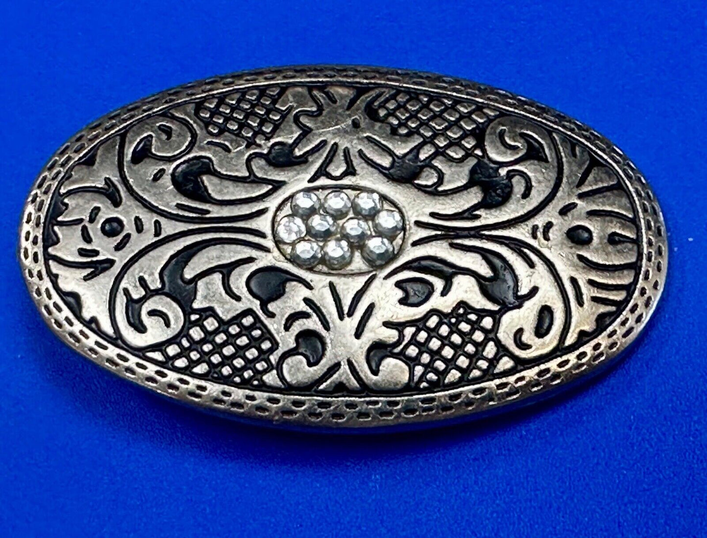 Vintage Cluster Centered in southwestern pattern oval belt buckle