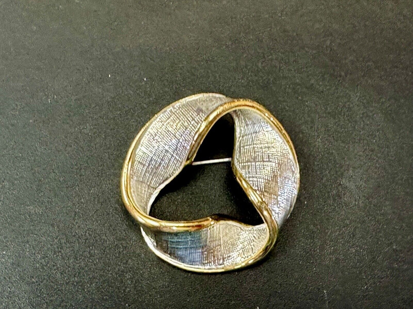Twisted circle pattern Napier signed vintage two tone brooch pin