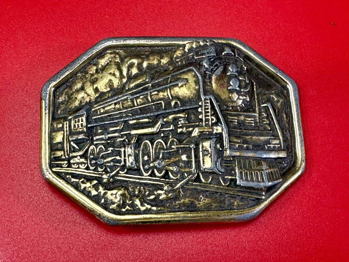 Train Engine Steam Locomotive RR collectors Vintage 70s belt buckle by Avon