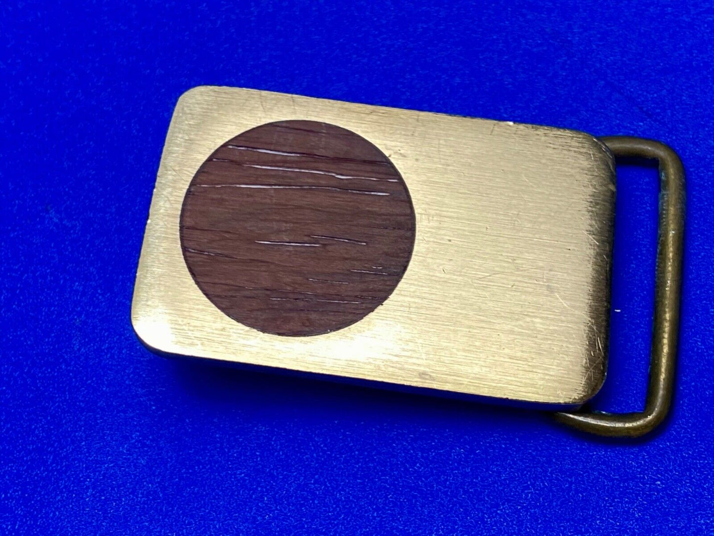 VINTAGE 1979 *WOOD INLAID (ROUND SHAPE)* SOLID BRASS BTS BELT BUCKLE