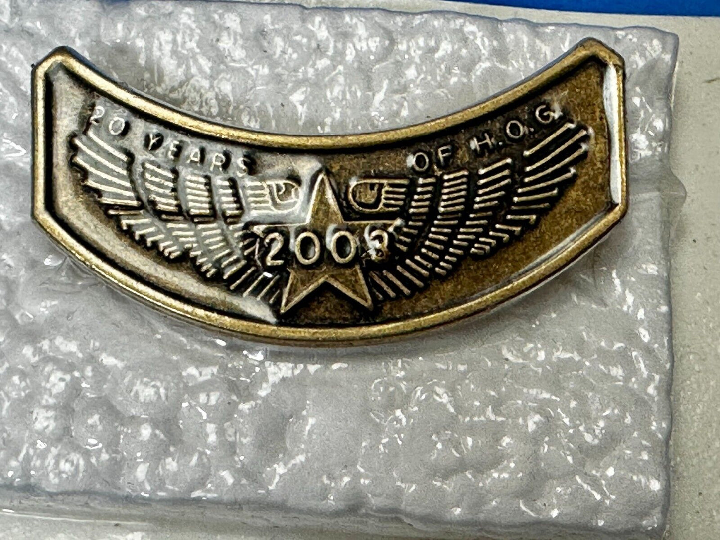 2001 Harley Davidson Owners Group HOG Pin for Jacket or Vest