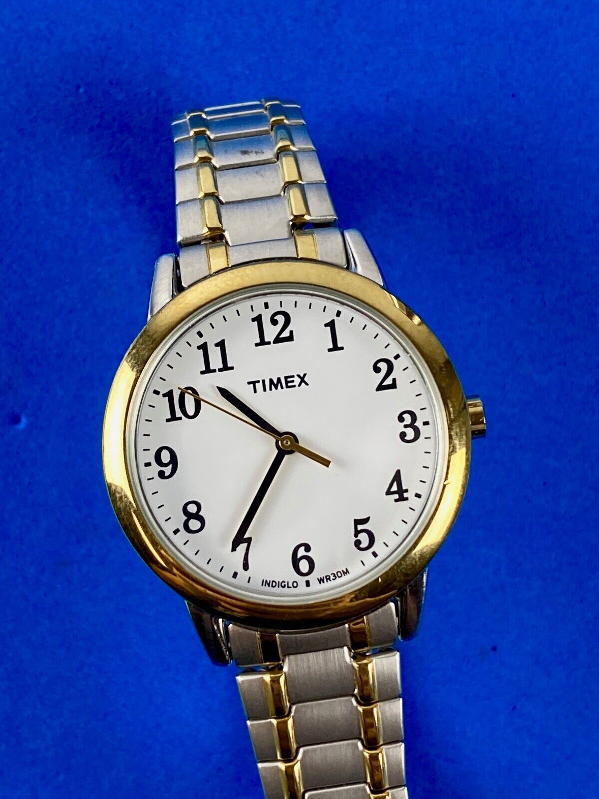 Timex unisex Indeglo watch fresh battery. Silver gold color link band