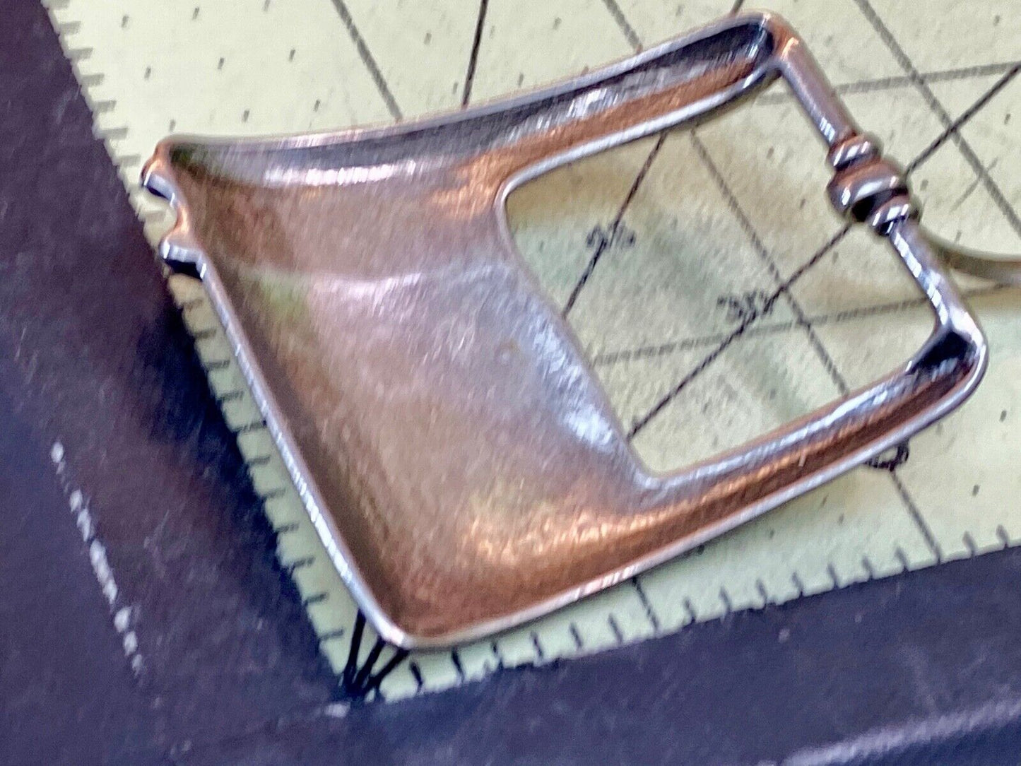 Thin Metal Belt Buckle - Retro Pattern