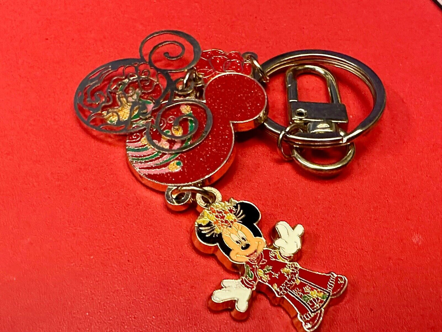 Vintage Dangle Minnie Mouse. - Disneyland Keychain - Key Ring Chain