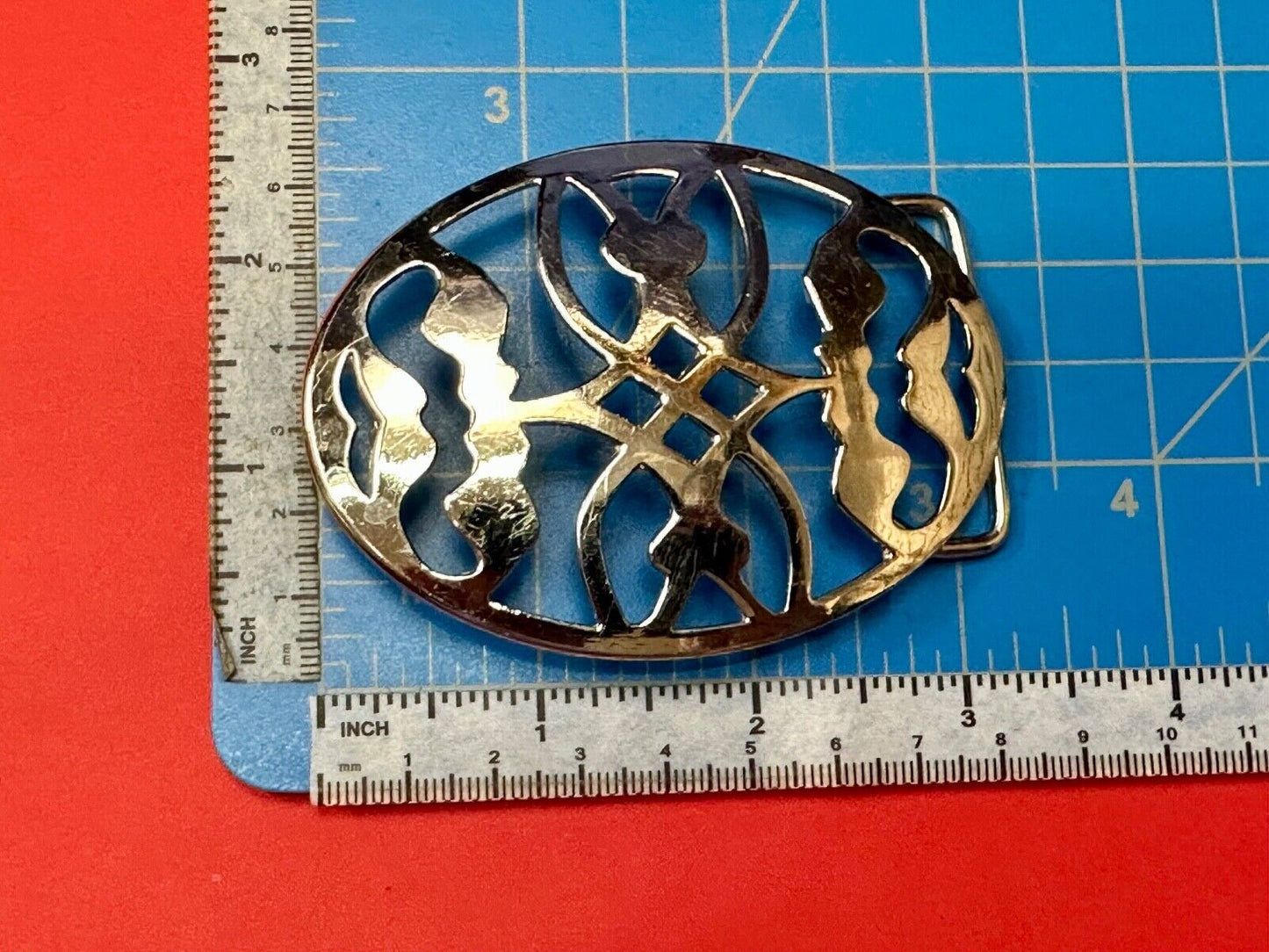 Unique cutout skeleton pattern silver tone oval belt buckle