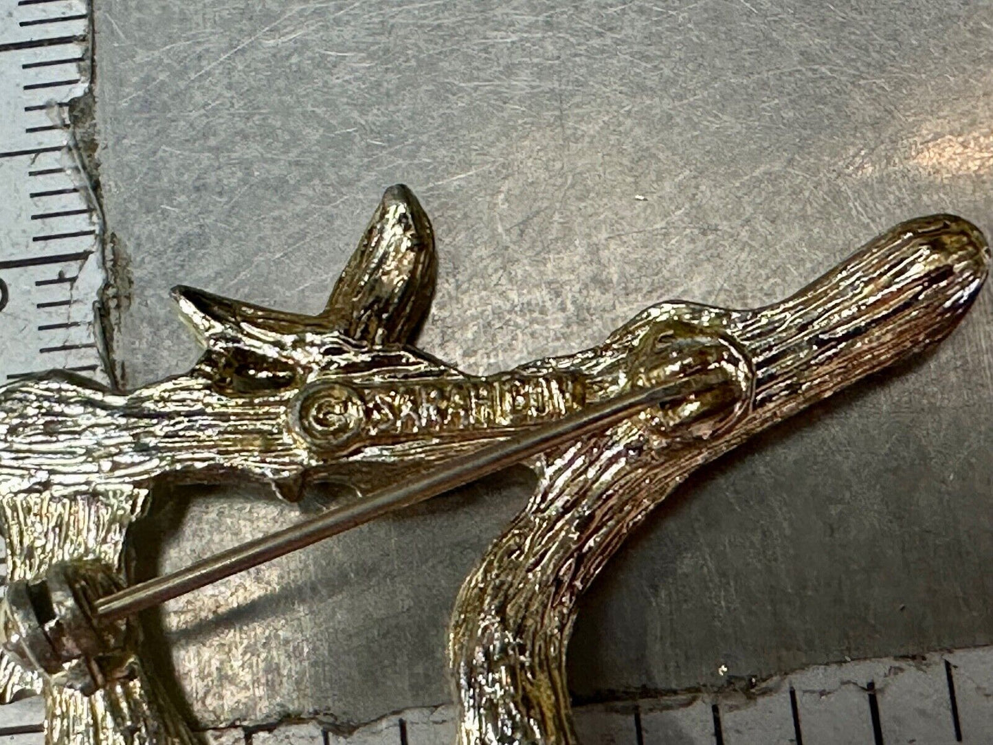 BAMBOO TWIG LETTER INITIAL " F " VINTAGE SARAH COVENTRY GOLDTONE BROOCH PIN