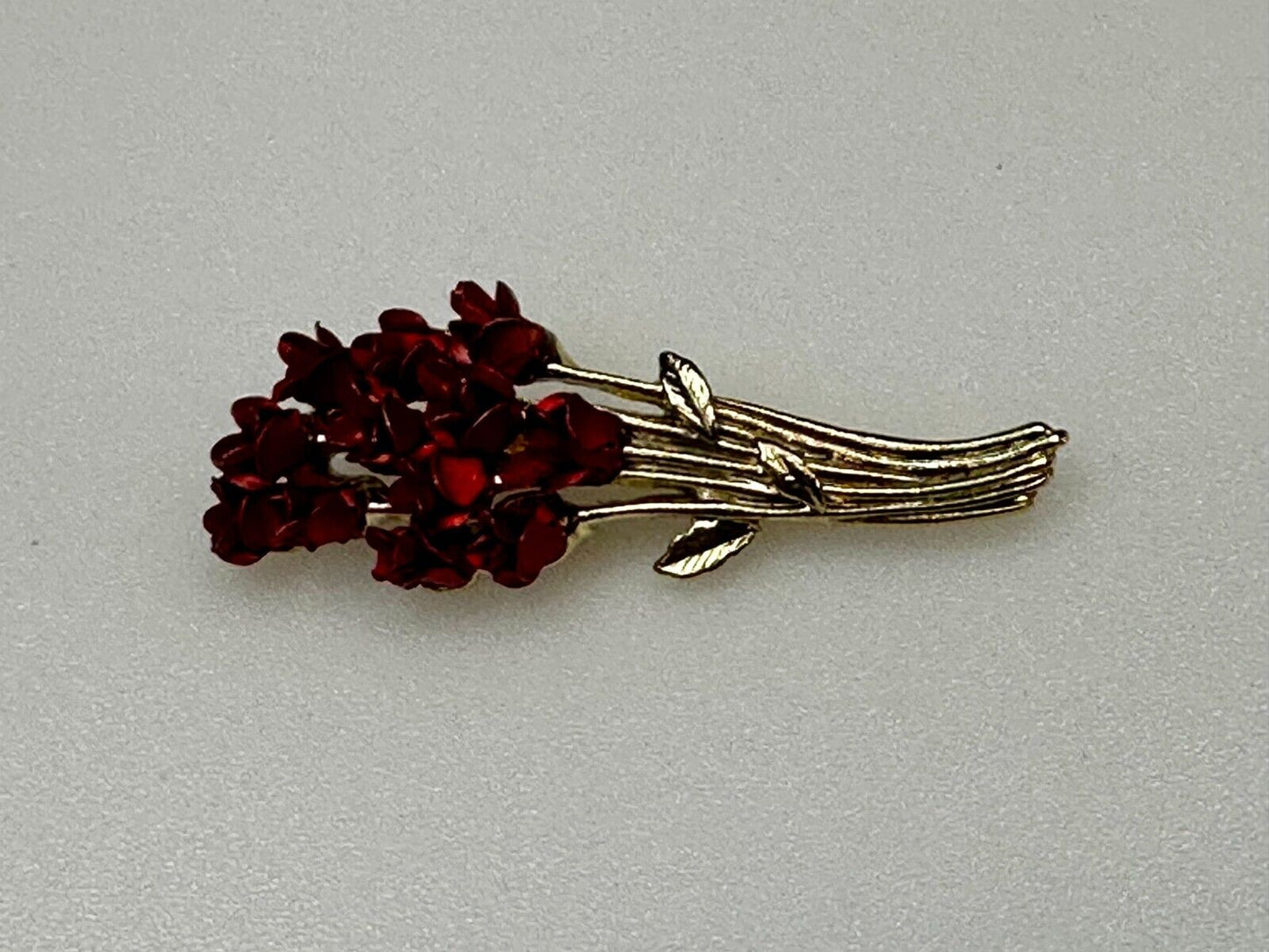 Beautiful Dozen of Red Roses Bouquet Gold Tone Brooch Pin Signed DM 97