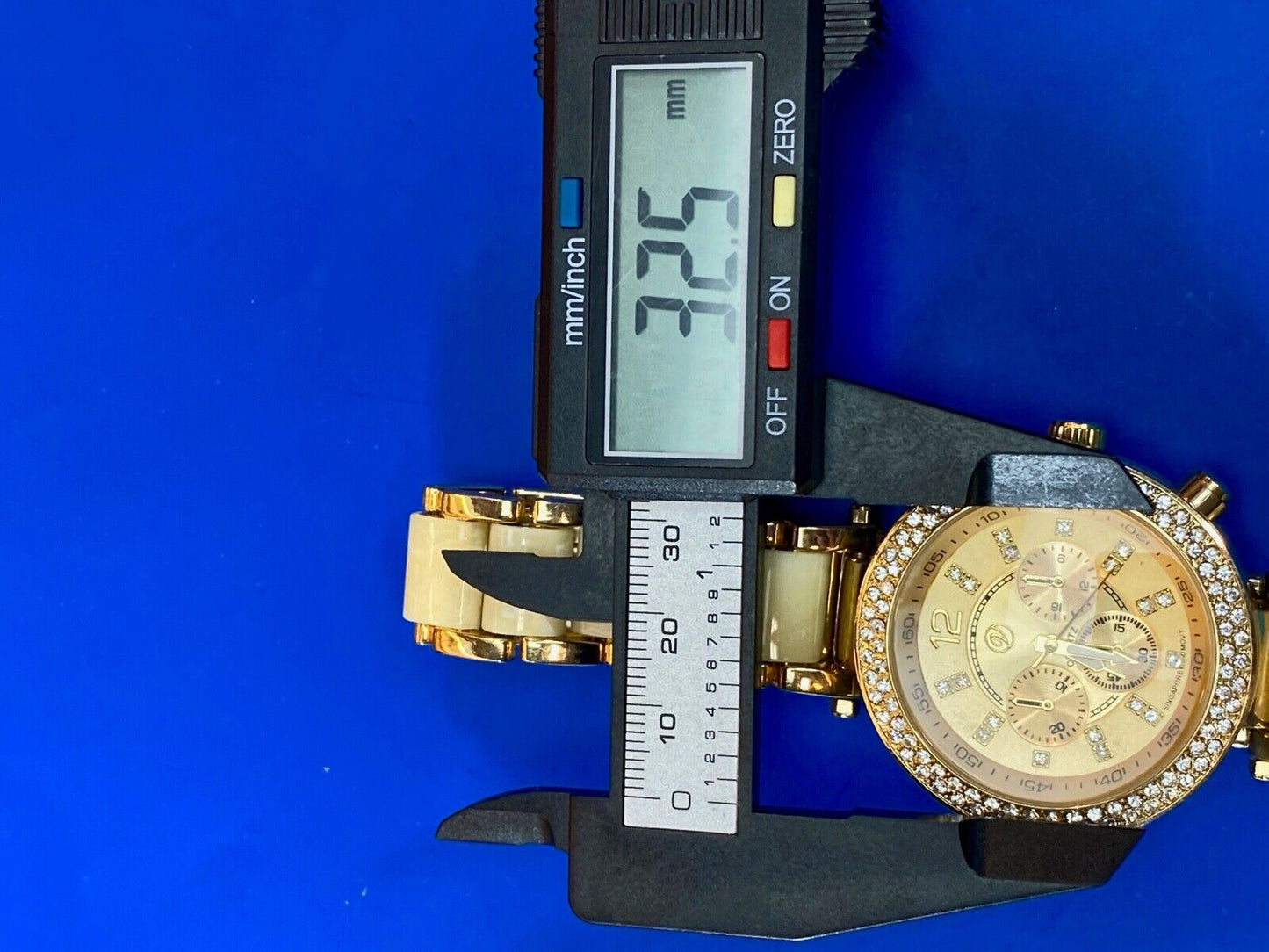 Beautiful Gold Tone Women's Watch 16781 A - Working Well