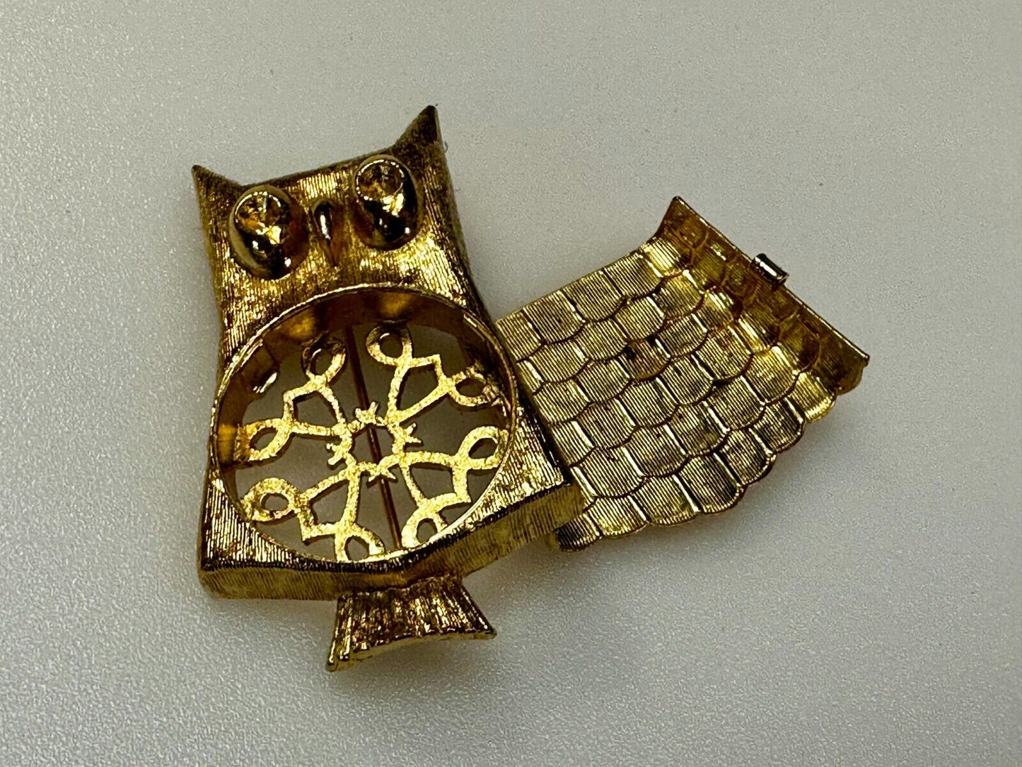 Beautiful Owl Perfume Glace Gold Tone Brooch Pin Signed by Avon