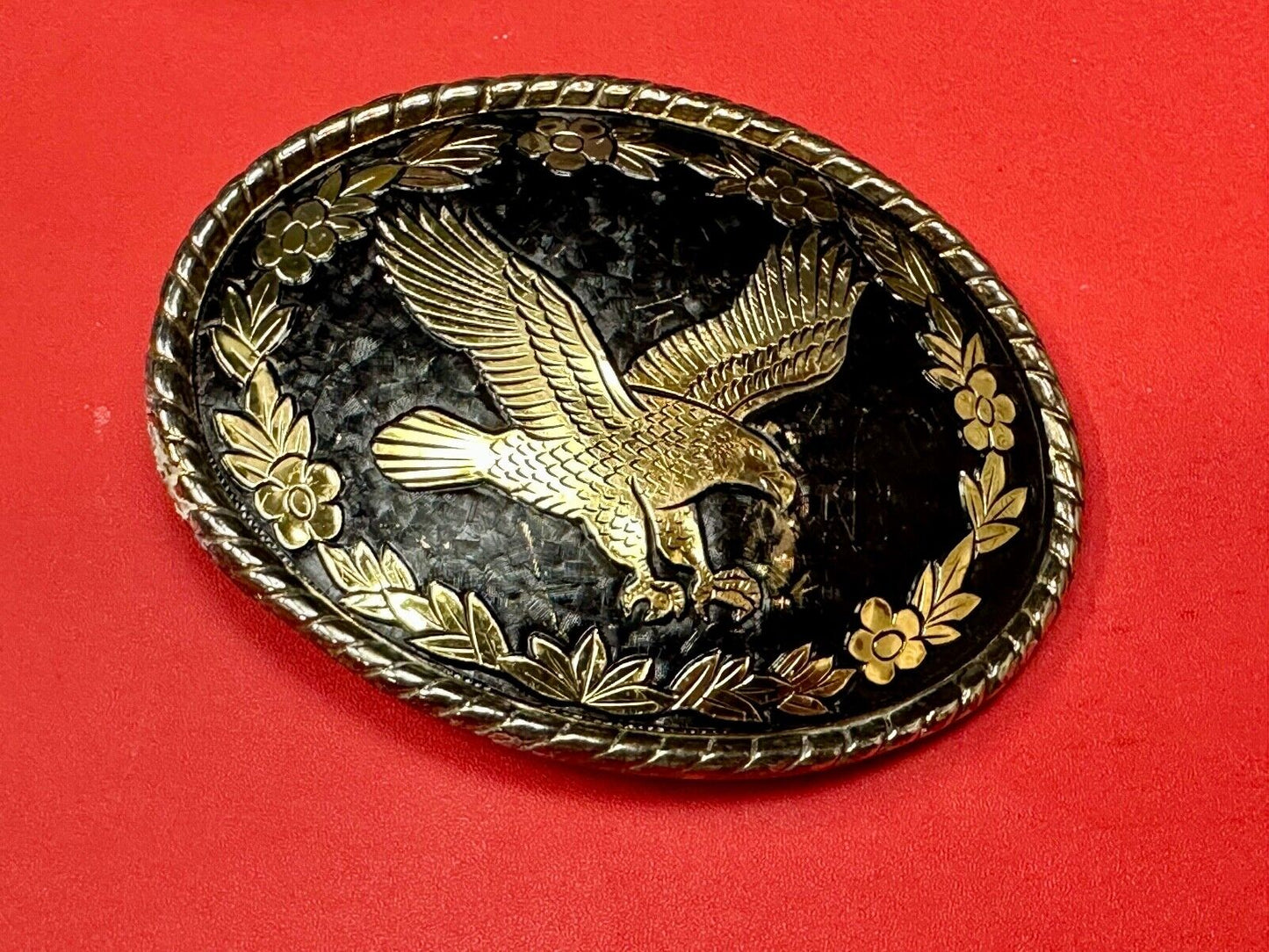 unique flying hunting diving EAGLE on western gold & black color belt buckle - W