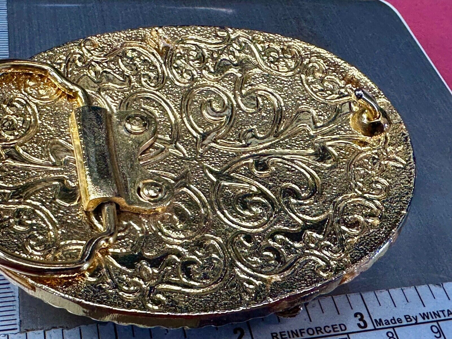 Beautiful chunky goldtone flower centerpiece in rhinestone accented belt buckle
