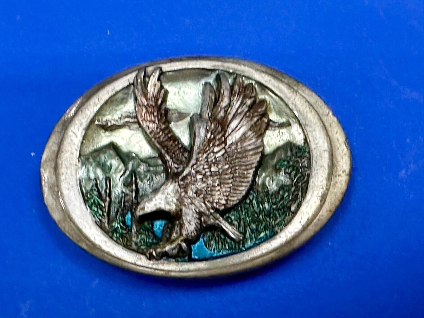 Beautiful patriotic flying eagle - Vintage 1988 C+J belt buckle