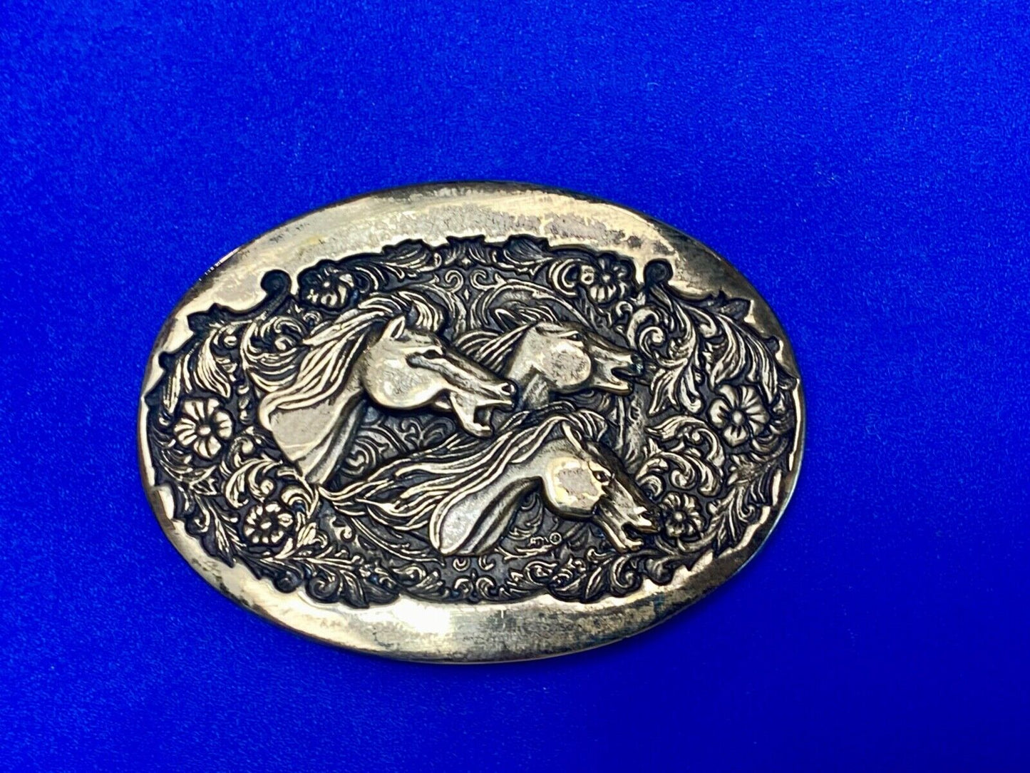 Three horse Heads flower swirl First Edition belt buckle by Award Design Medals
