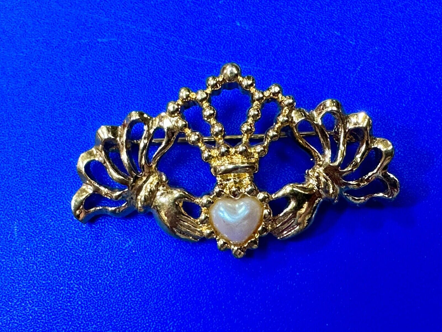 Vintage Avon Goldtone Brooch Pin Claddagh Hands Heart Crown Pearl Heart Bead