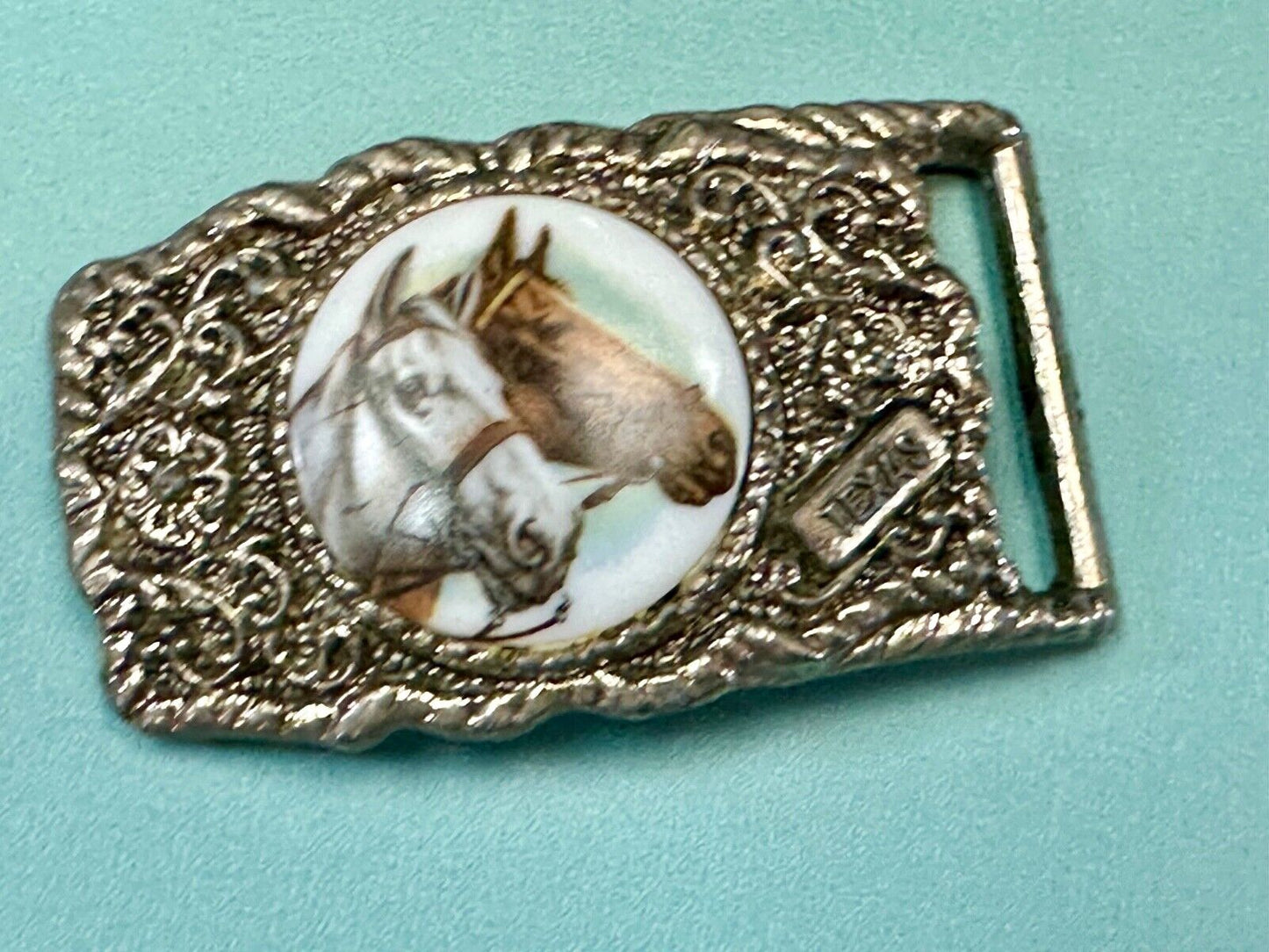 2 horses picture as centerpiece in TEXAS marked silver tone chunky belt buckle