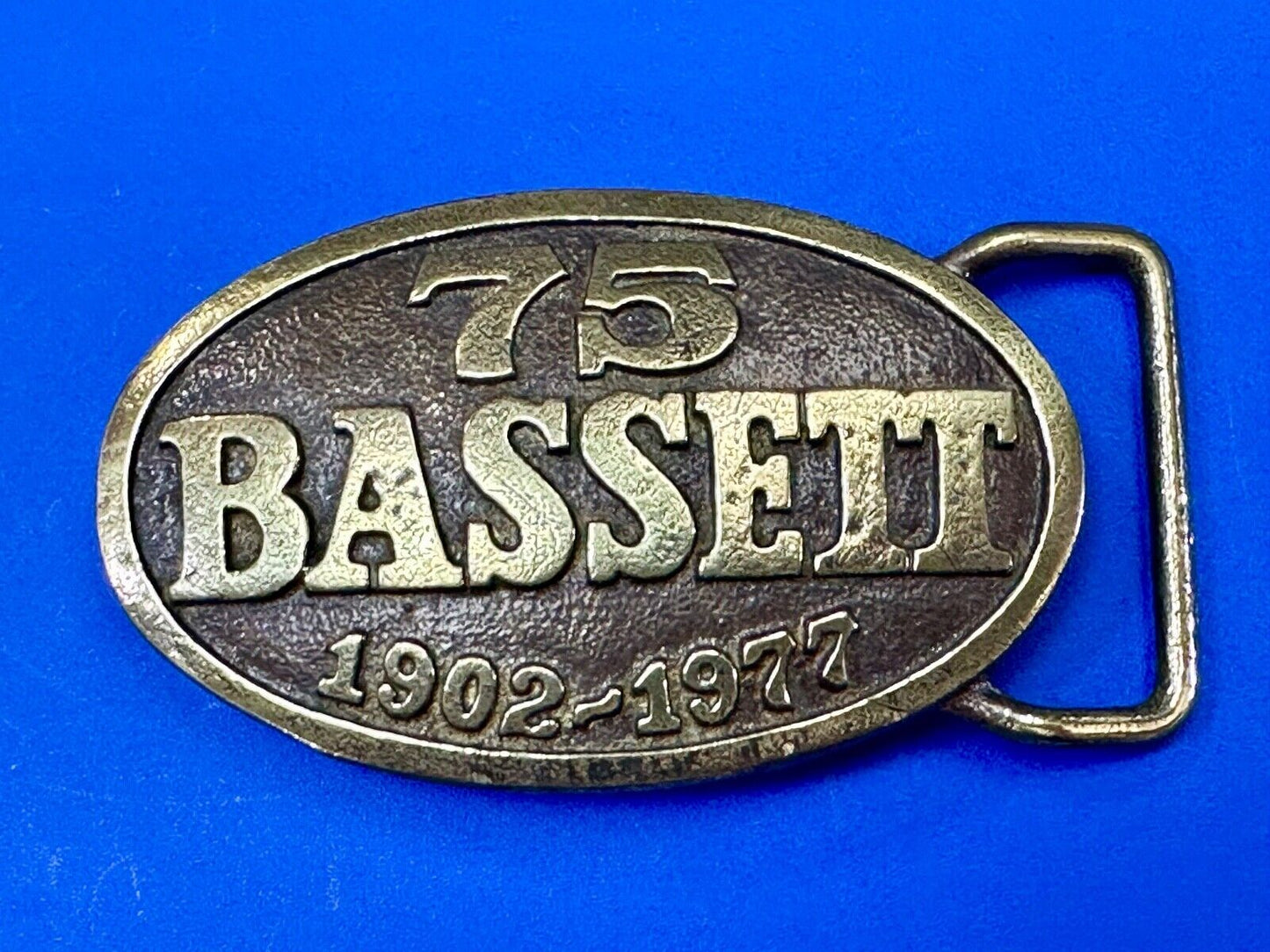 Vintage 75 BASSETT Furniture 1902 - 1977 solid brass belt buckle