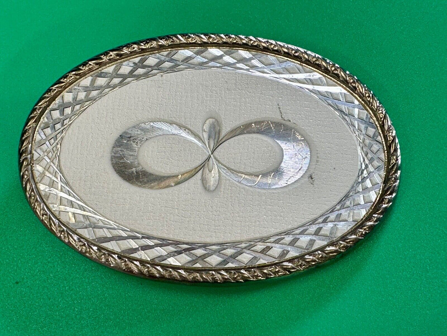 Vintage etched figure 8 pattern oval silver tone belt buckle