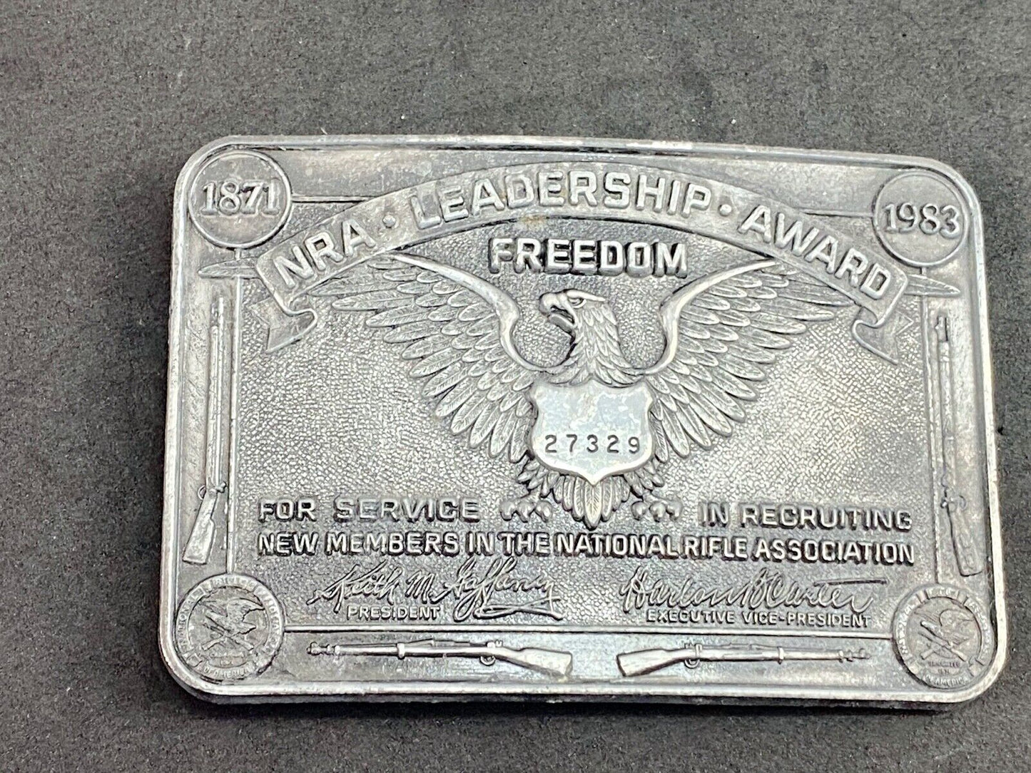 VINTAGE AMERICAN BELT BUCKLE NRA LEADERSHIP AWARD FREEDOM USA RIFLE GUNS