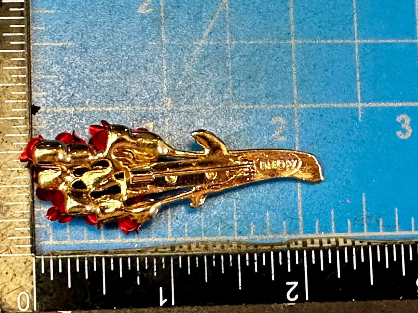 Beautiful Dozen of Red Roses Bouquet Gold Tone Brooch Pin Marked Signed DM 97