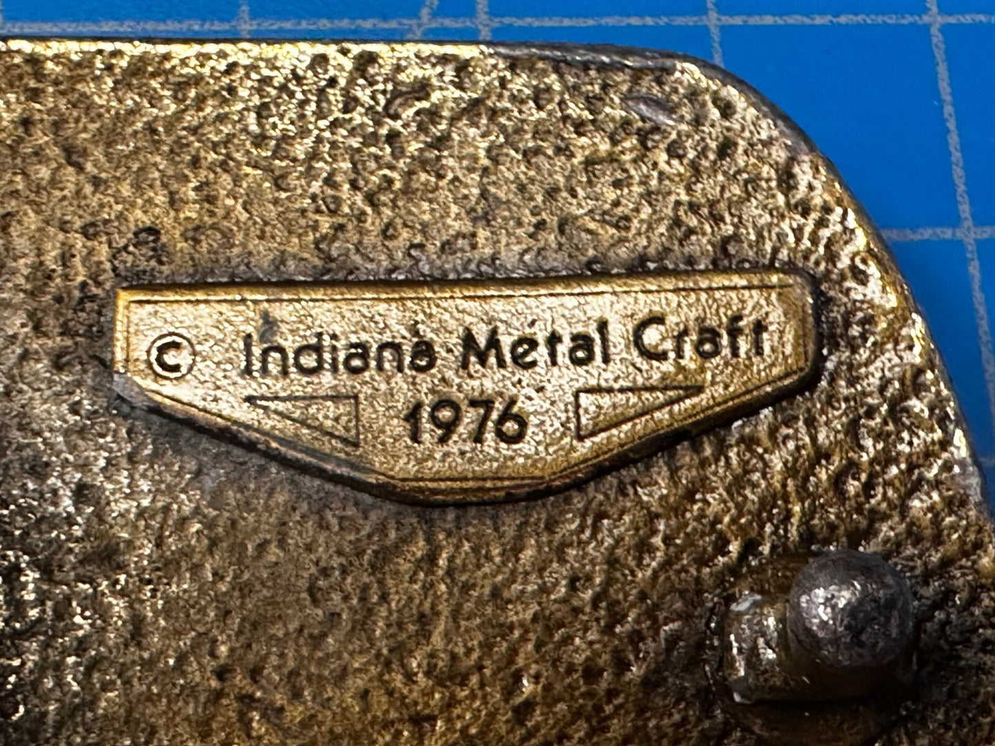 Bear with Cub Learn to Hunt Fish Mountain Scene 1976 Indiana Metal Belt Buckle