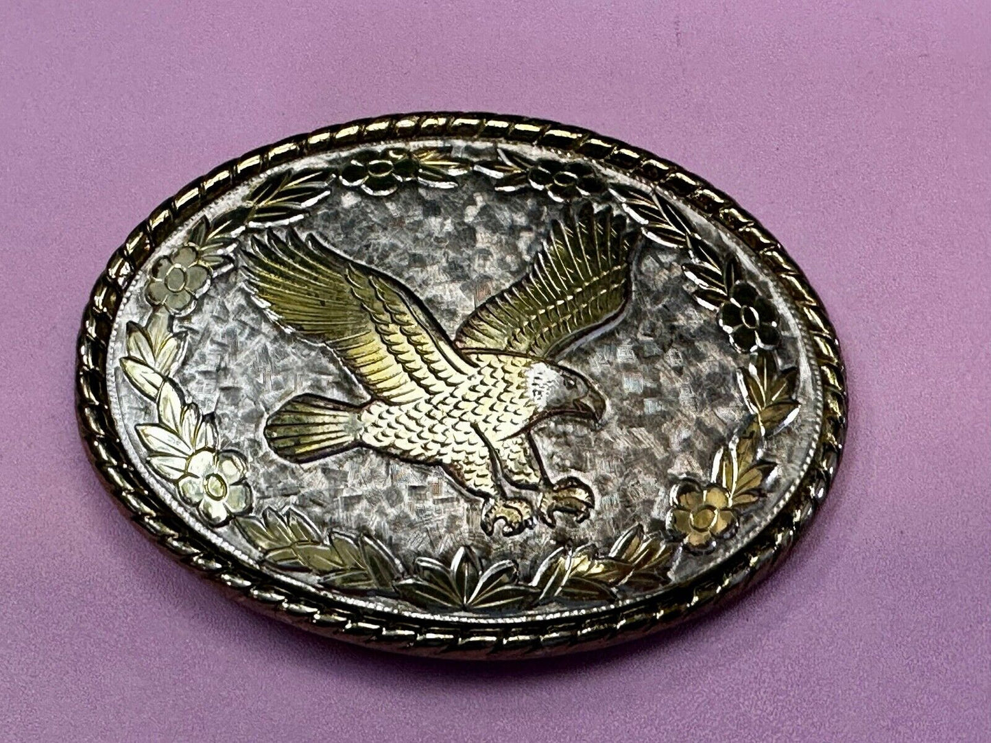 Vintage EAGLE flying High western etched flower swirl design belt buckle - W