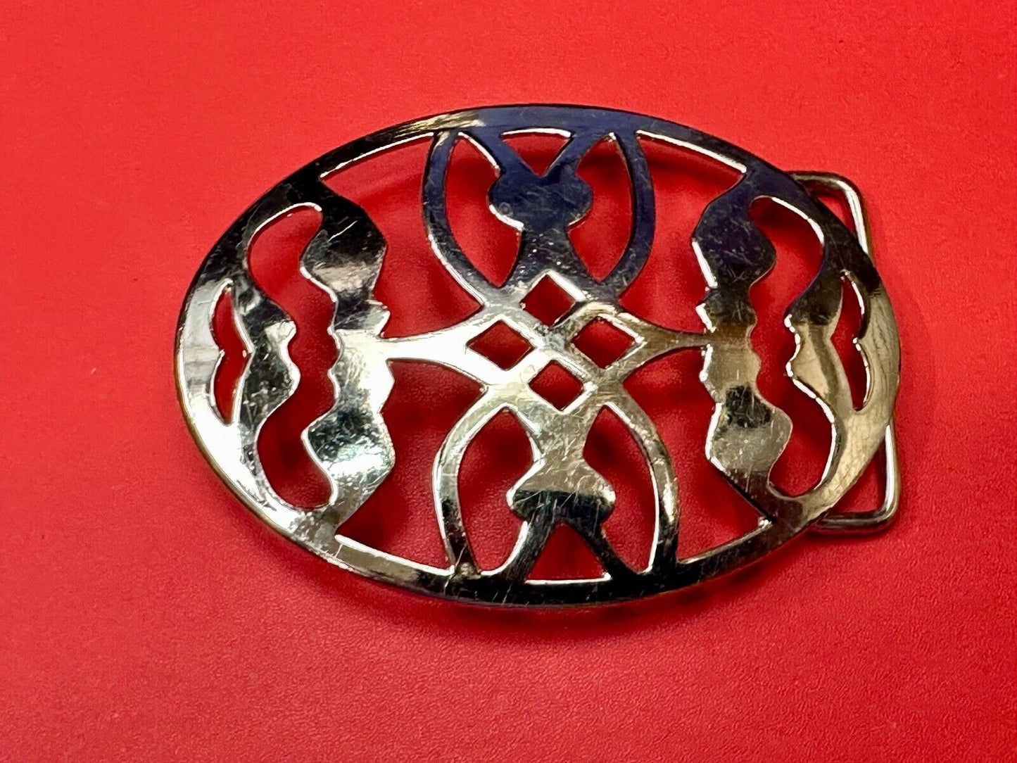 Unique cutout skeleton pattern silver tone oval belt buckle