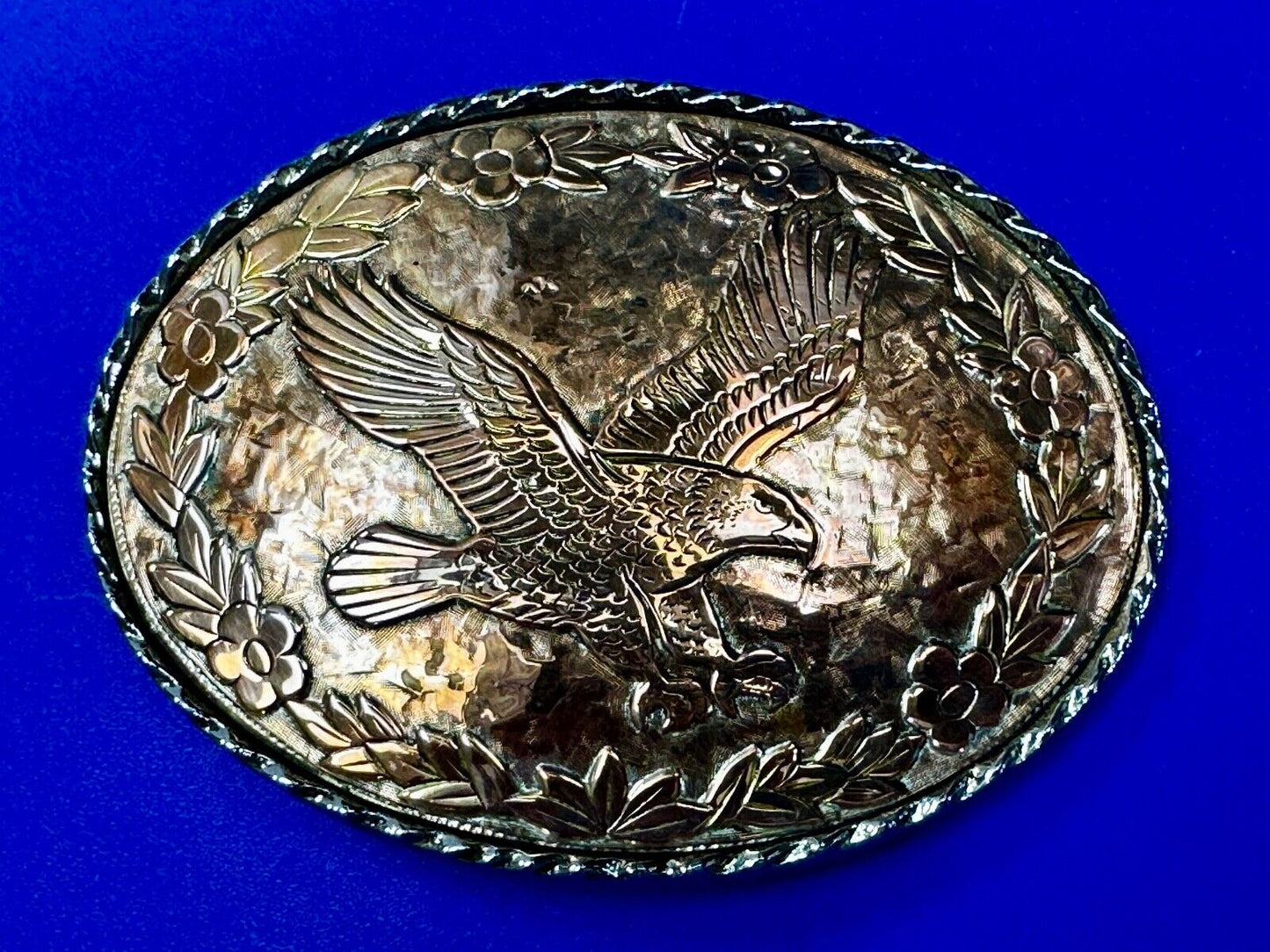 Vintage EAGLE flying High western etched flower swirl design belt buckle - W