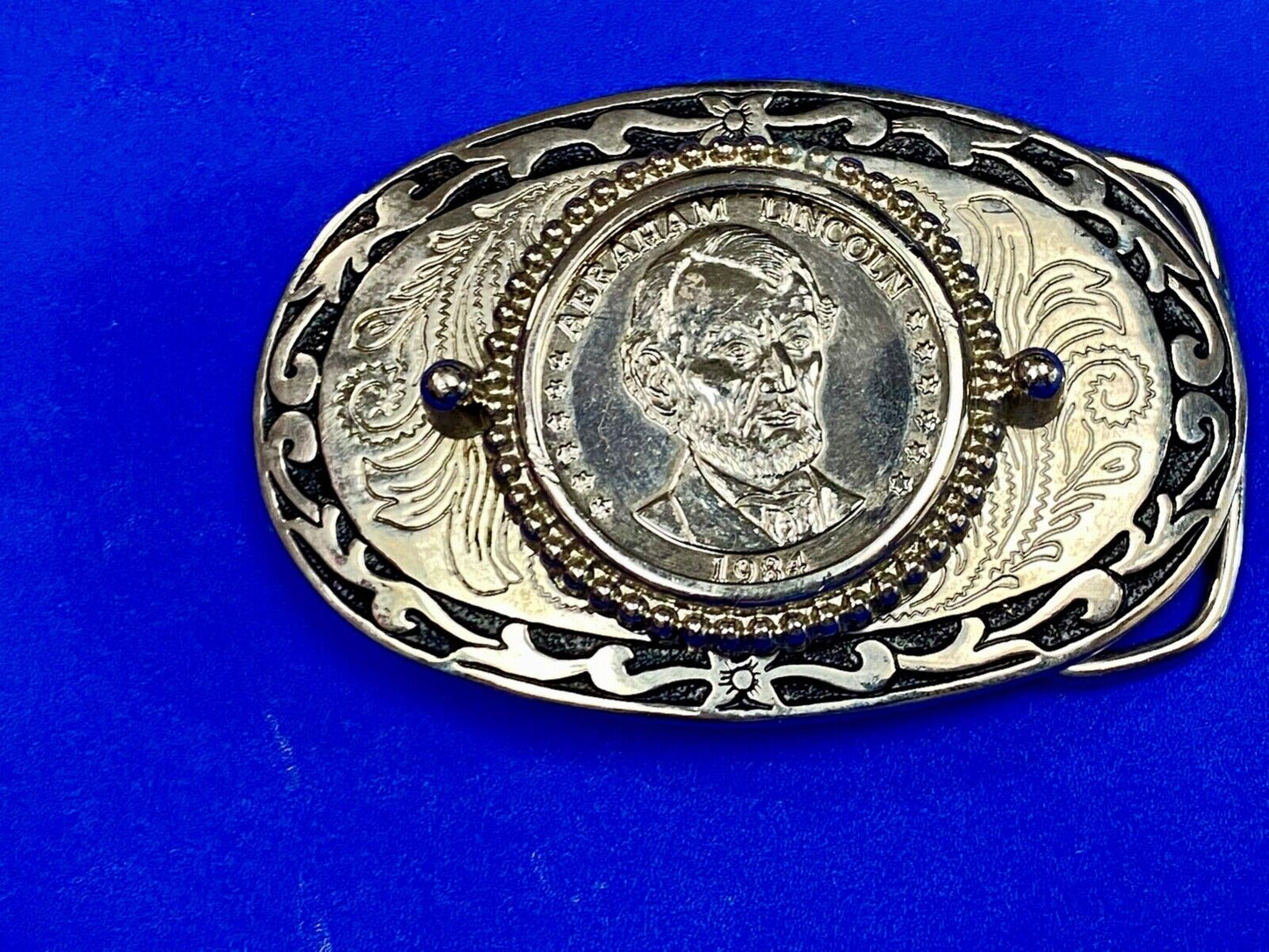 Vintage 1984 Abe Abraham Lincoln Coin centerpiece on collectors belt buckle