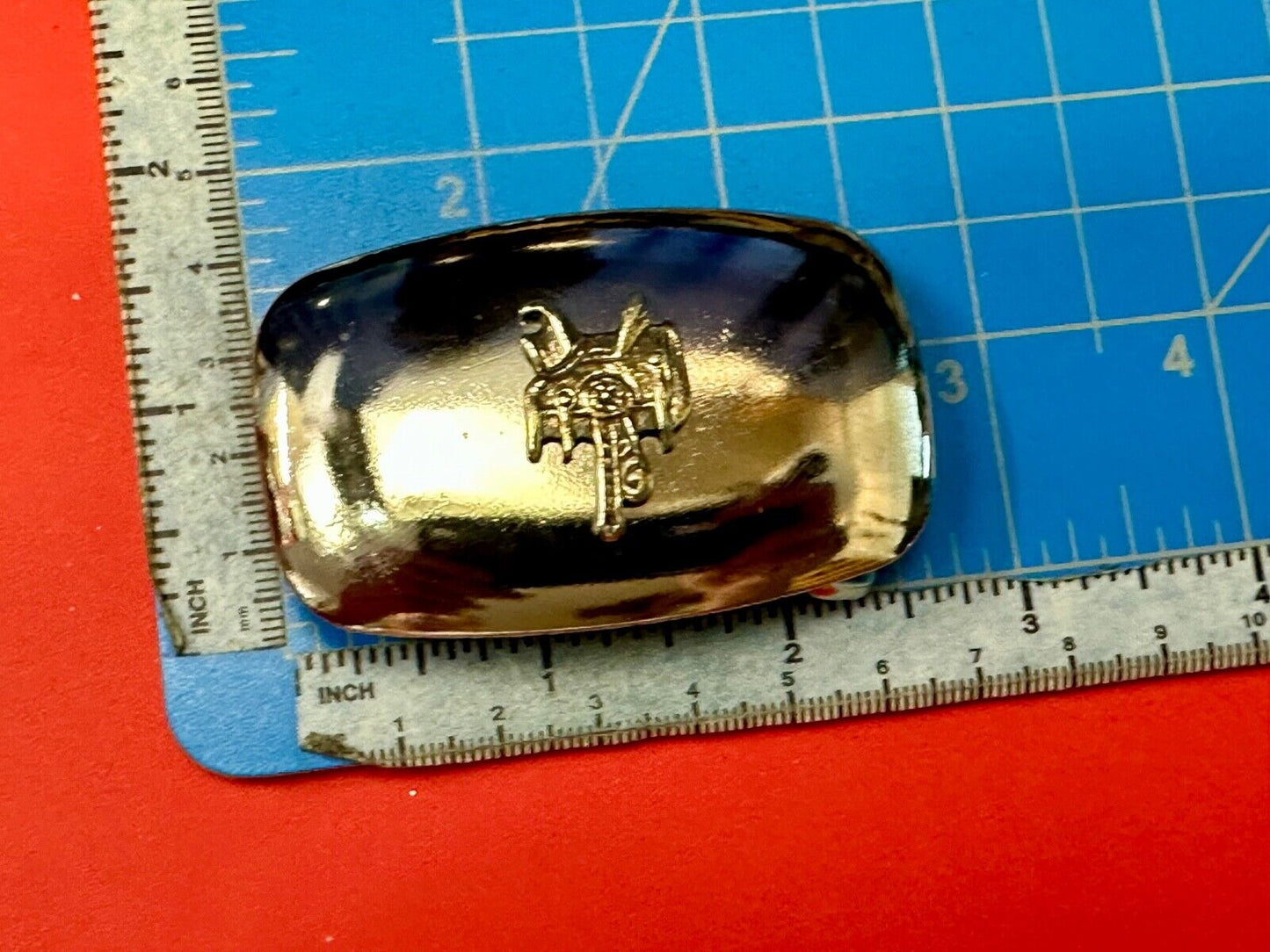 Beautiful two tone Horse Saddle on reflective western belt buckle