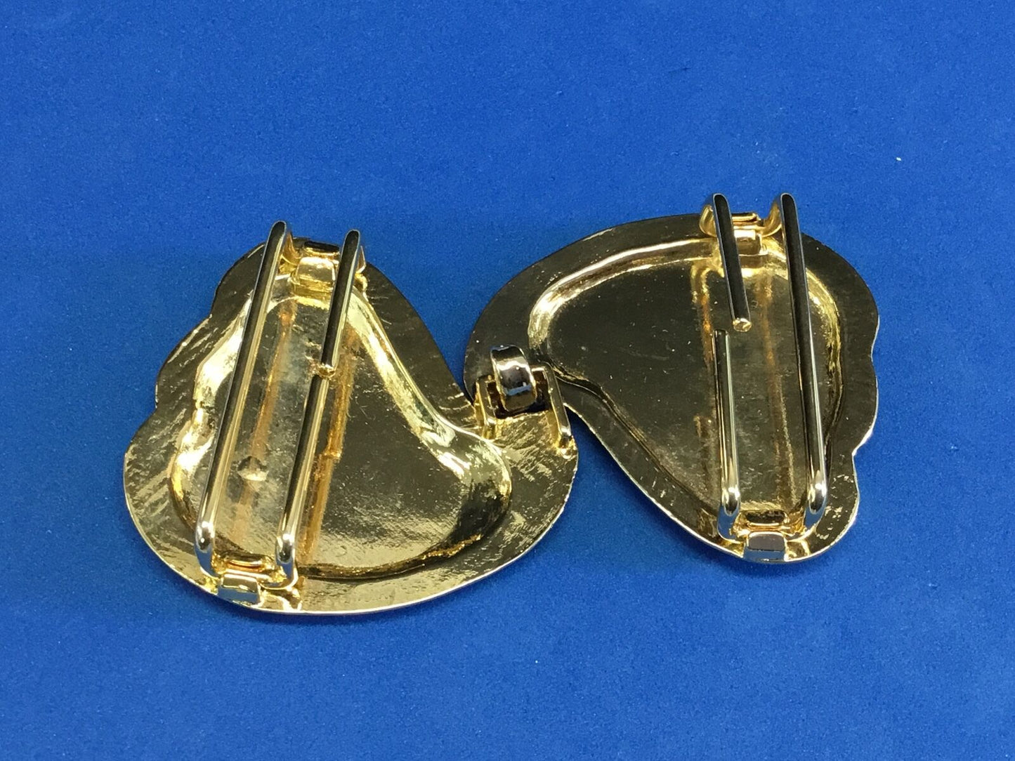 2 piece dual GOLD TONE SCARF CLIP BUCKLE - Swirling hearts