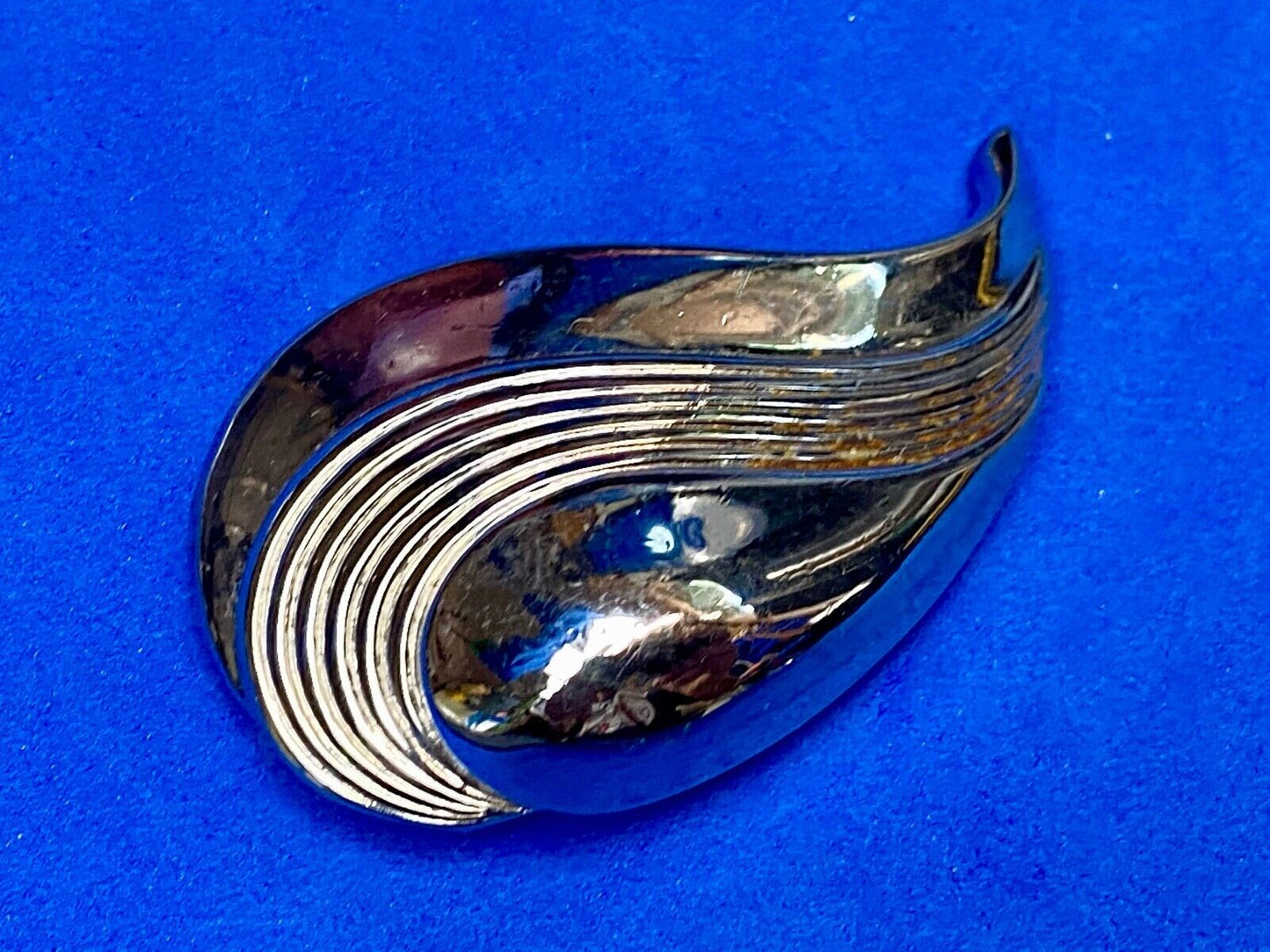vintage crown trifari swirl leaf brooch pin broach