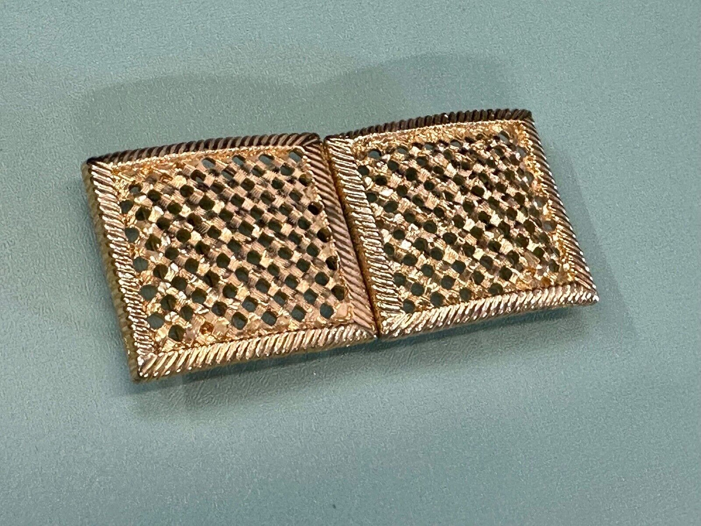 Basket Weave Pattern Vintage Two-piece interlocking gold tone belt buckle