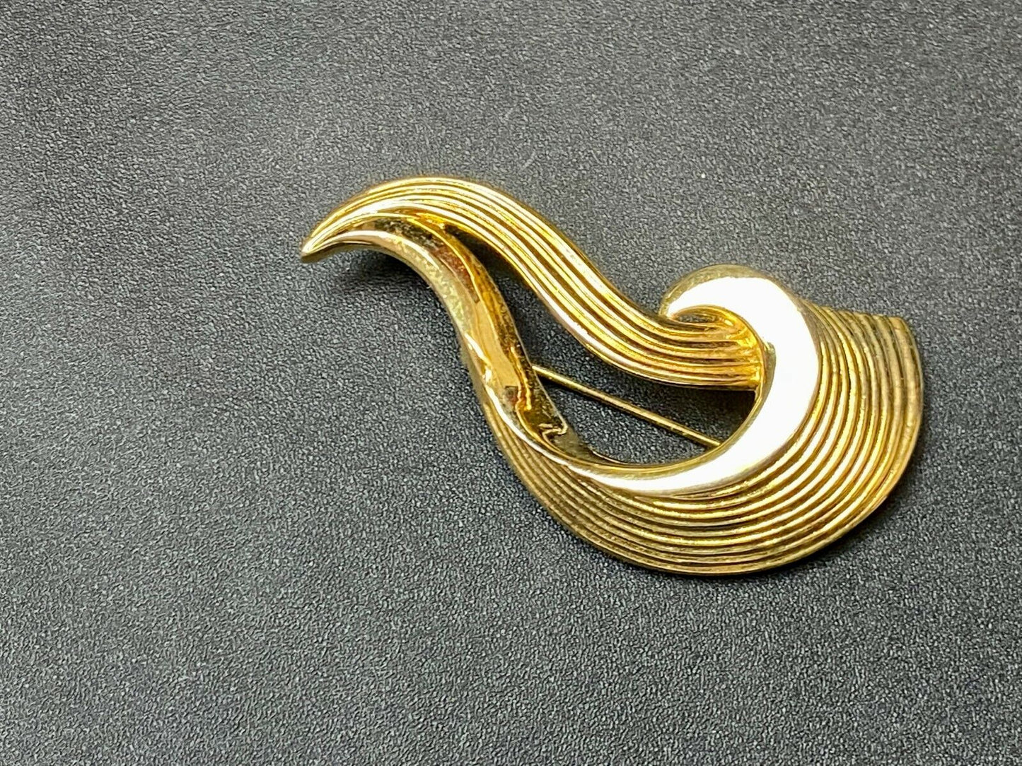Vintage Brooch MJENT M Jent gold tone Abstract leaf swirl wave Large lapel pin