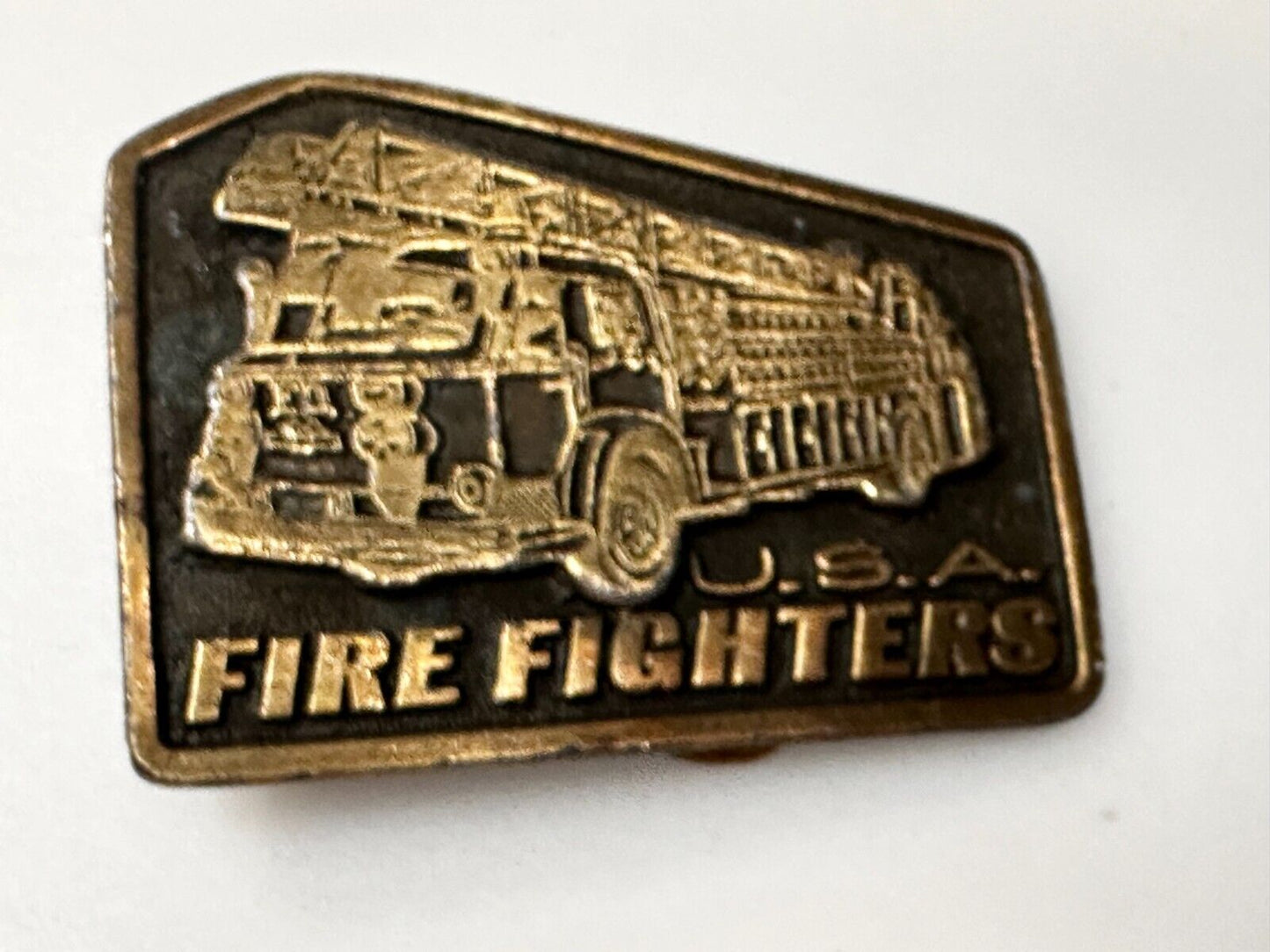 USA Firefighters Fire Truck Fireman Vintage Gold Tone Commemorative Belt Buckle