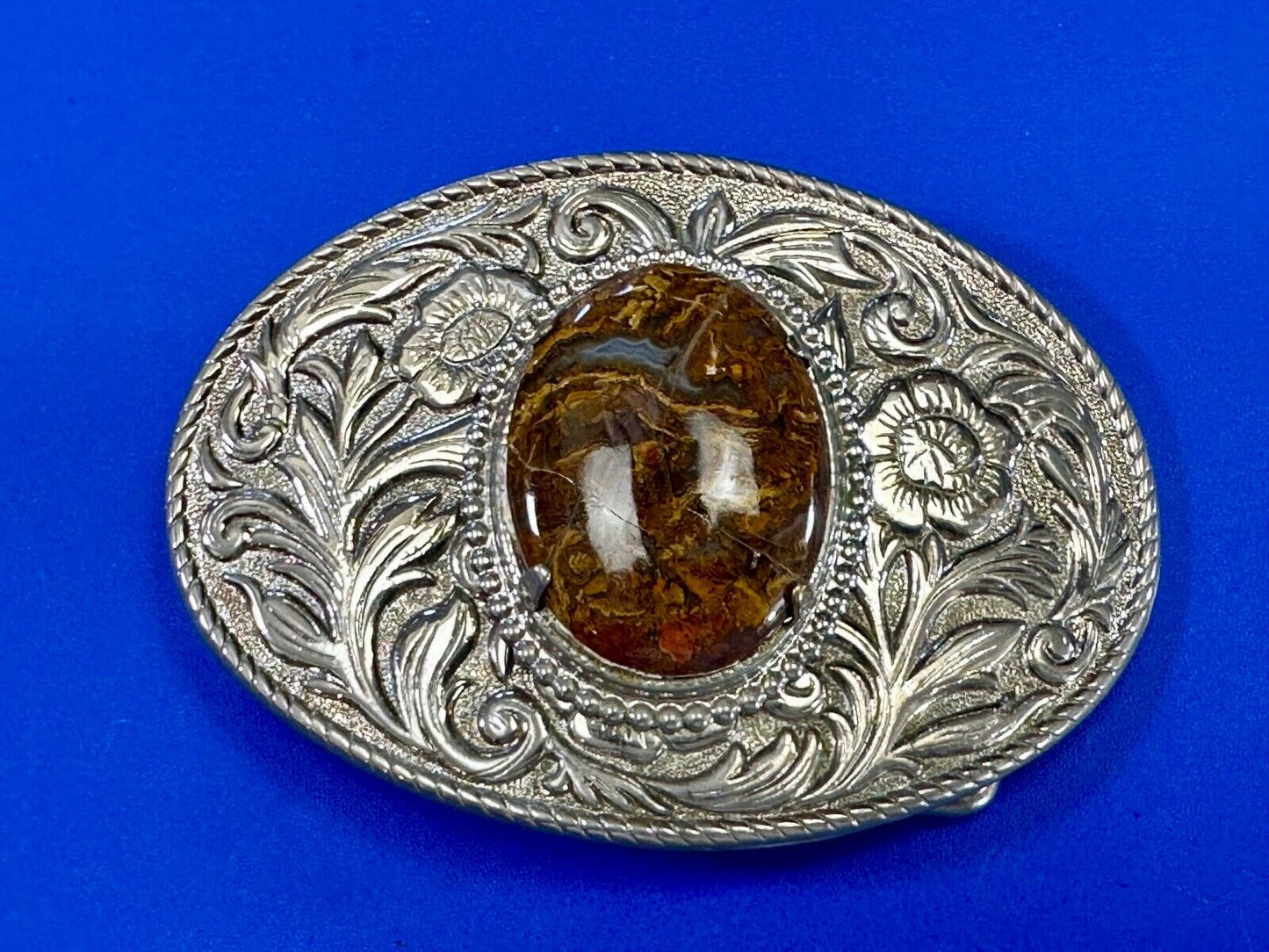 Beautiful cabochon cab stone centerpiece on western silver tone belt buckle